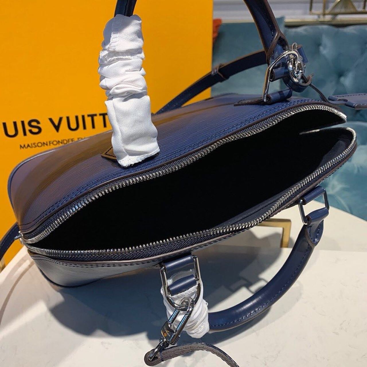 Louis Vuitton Alma PM Bag 32cm Epi Canvas Fall/Winter Collection M40302, Navy Blue – product image 10
