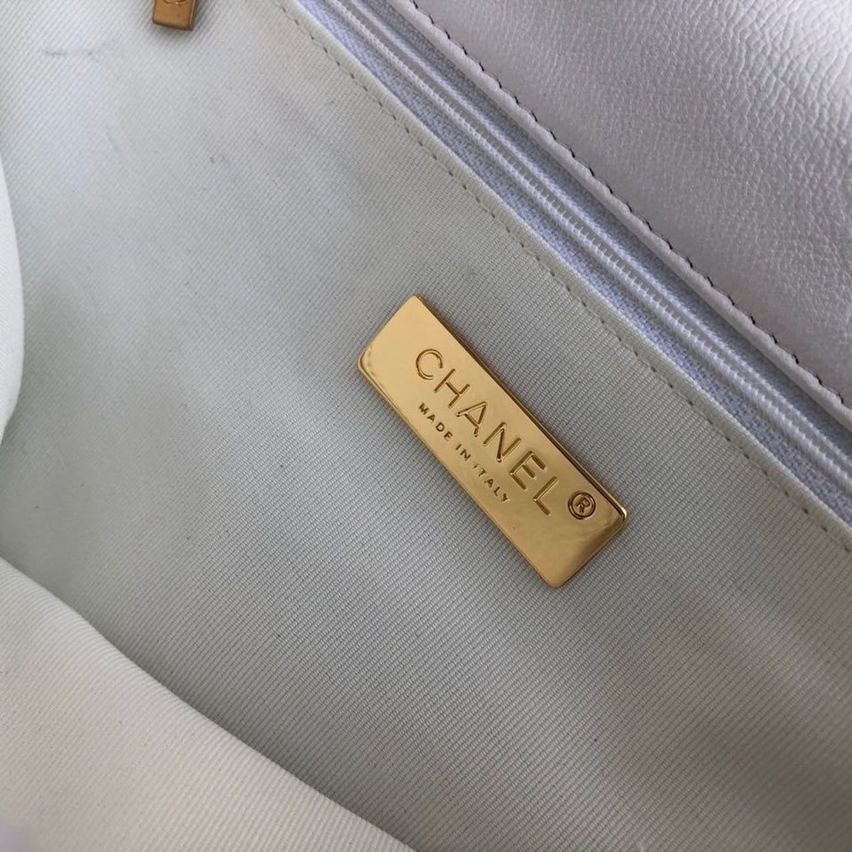 Chanel 19 Flap Bag Goatskin Leather Fall/Winter Act 1 Collection White – product image 10