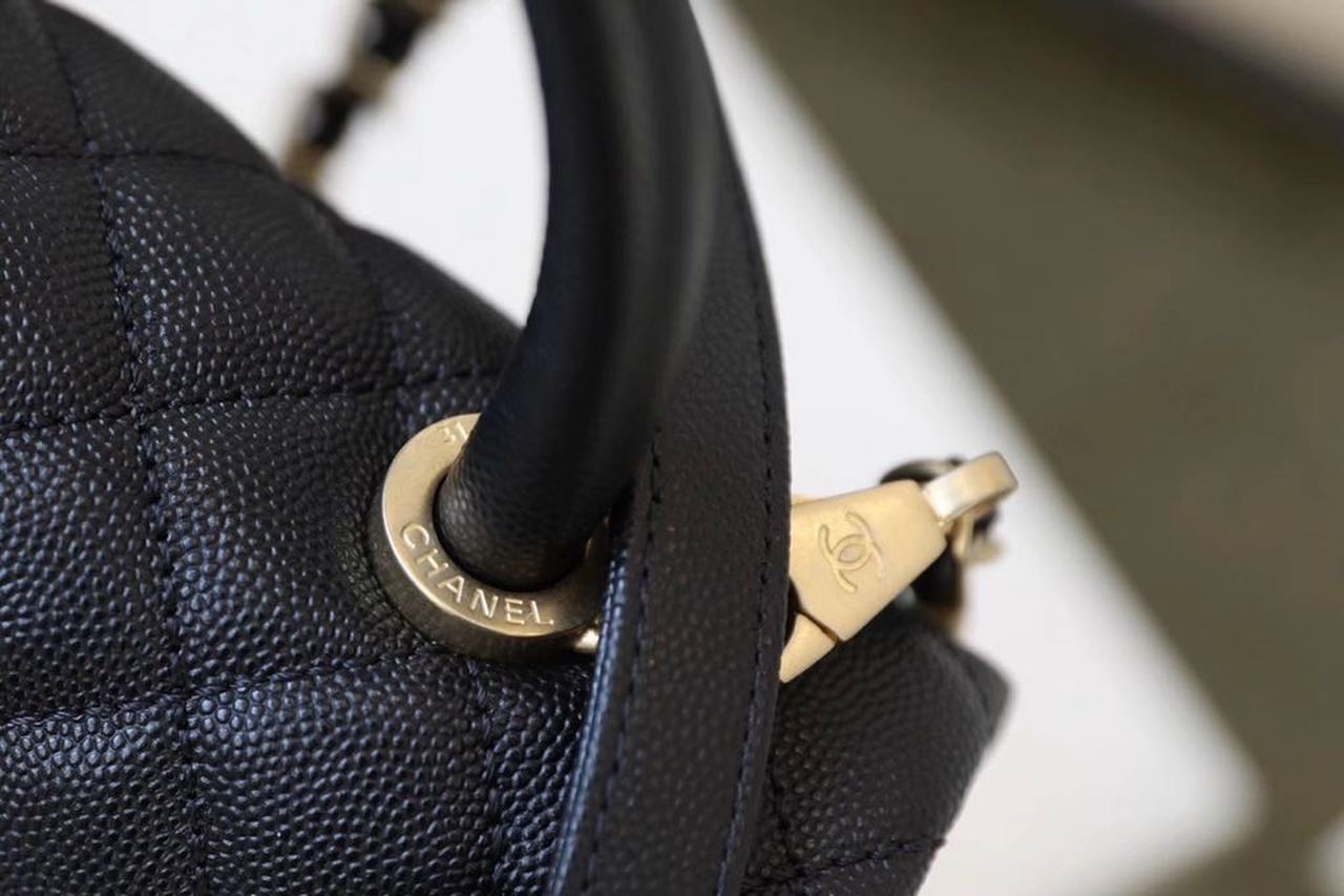 Chanel Coco Handle Quilted Bag 30cm Caviar Leather Gold Hardware Spring/Summer Act 1 Collection, Black/Red – product image 10