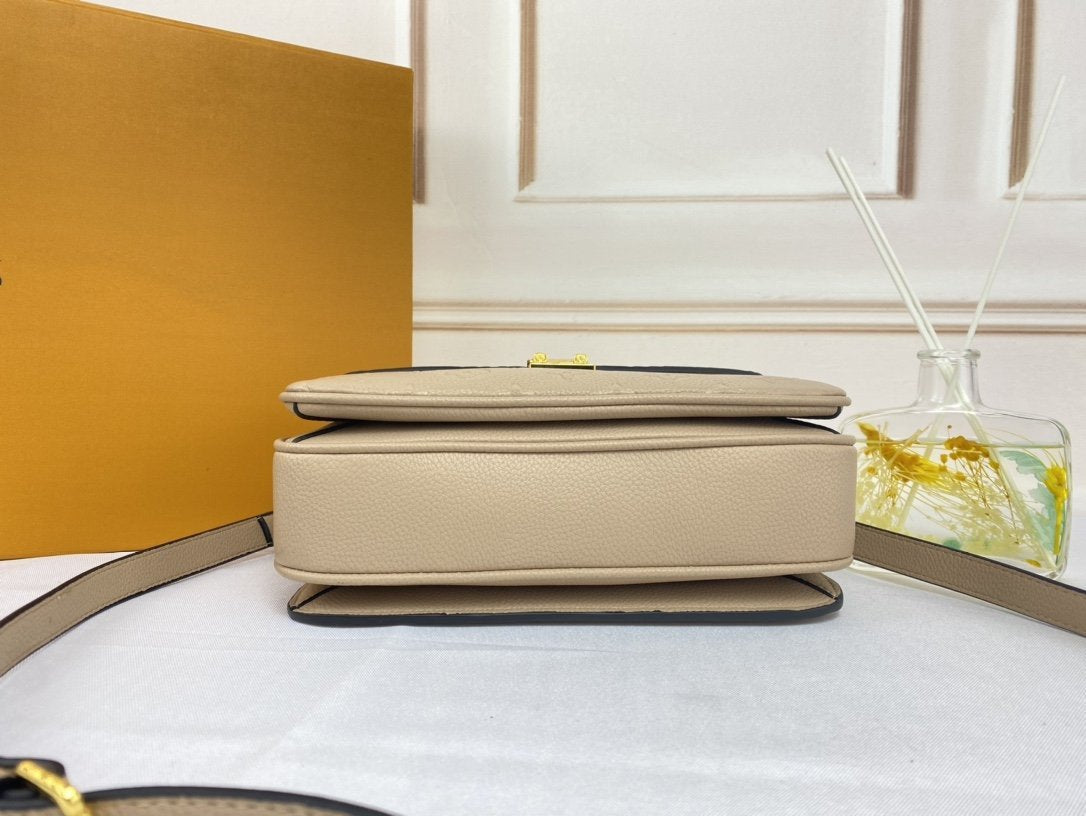 Pochette Metis 25CM Beige