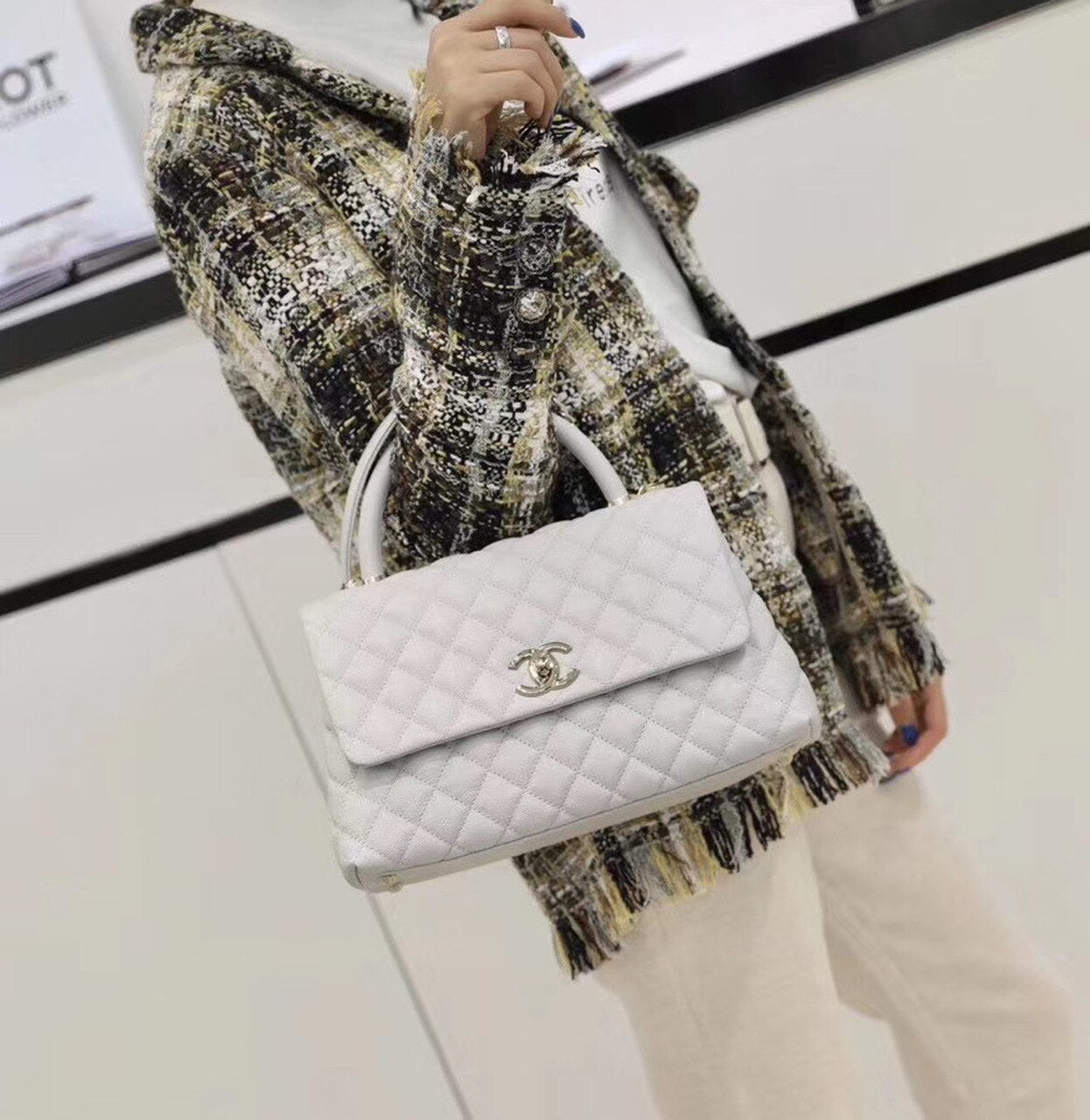 Chanel Coco Handle Quilted Handle Bag 30cm Caviar Leather Gold Hardware Spring/Summer Act 1 Collection White – product image…