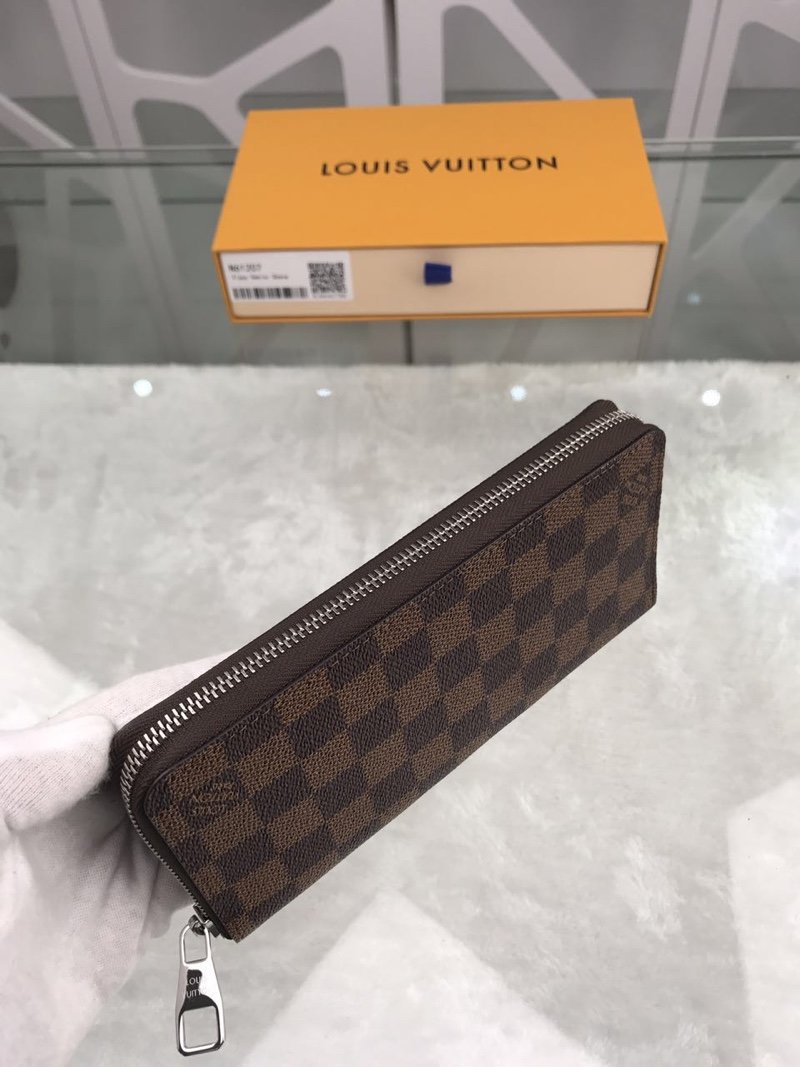 Louis Vuitton Damier Wallet 20cm Brown – product image 4