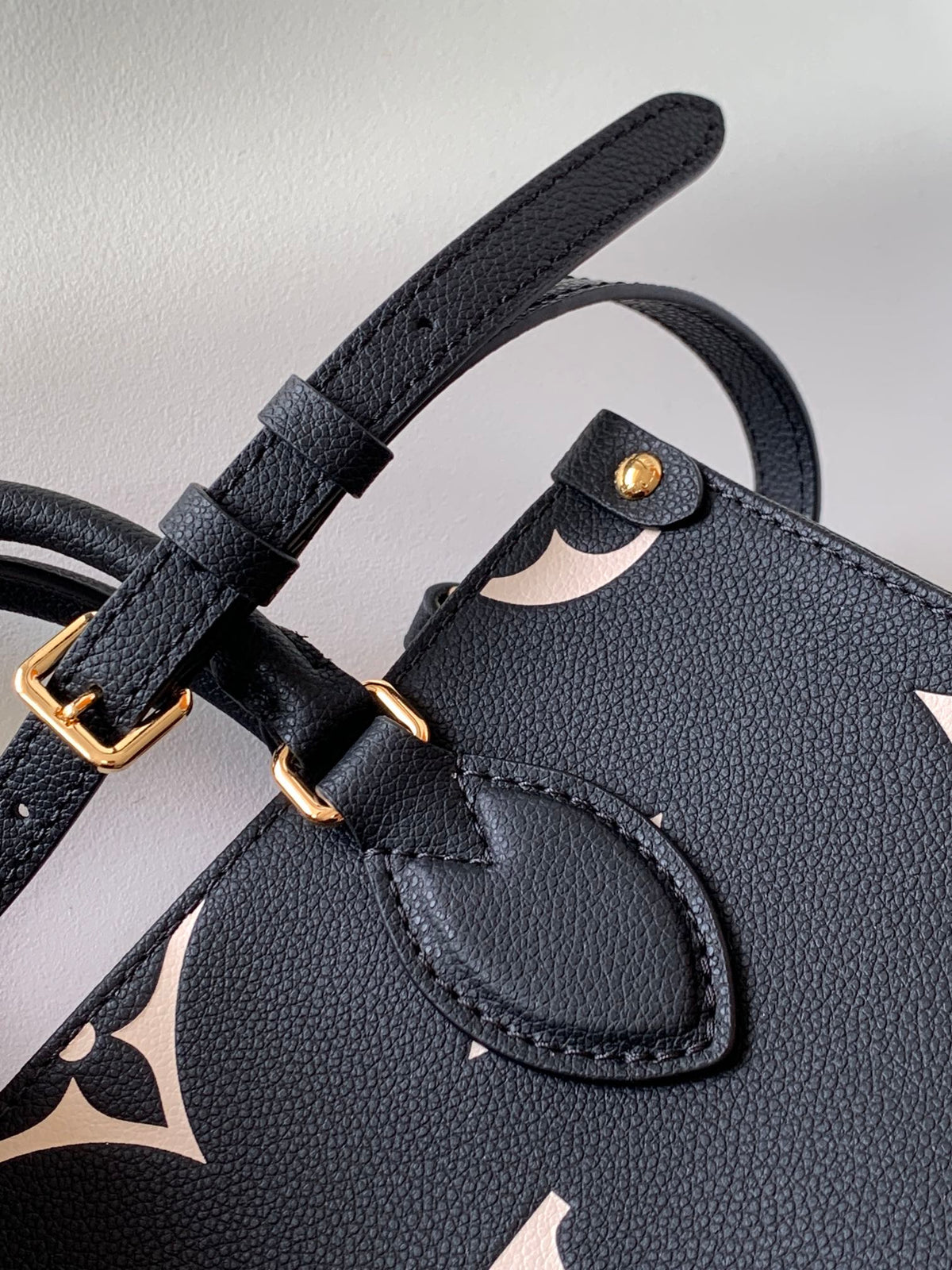 Onthego Tote 25 in Black and Monogram Empreinte