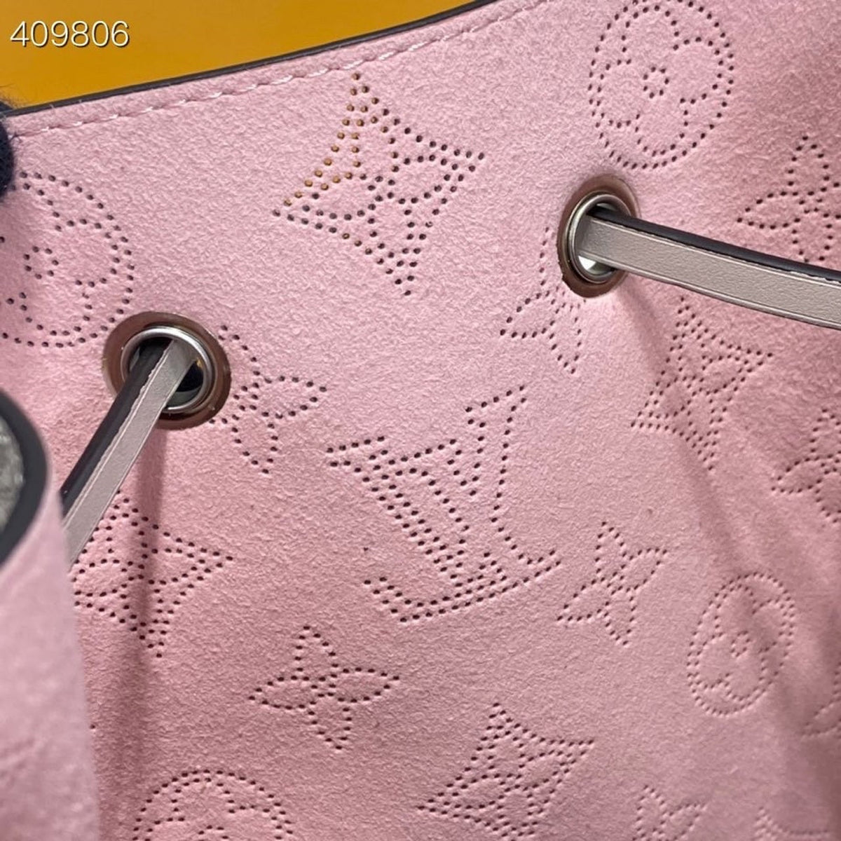 Louis Vuitton Muria Bag 22cm Mahina Calfskin Leather Spring/Summer Collection M57526 Mist – product image 18