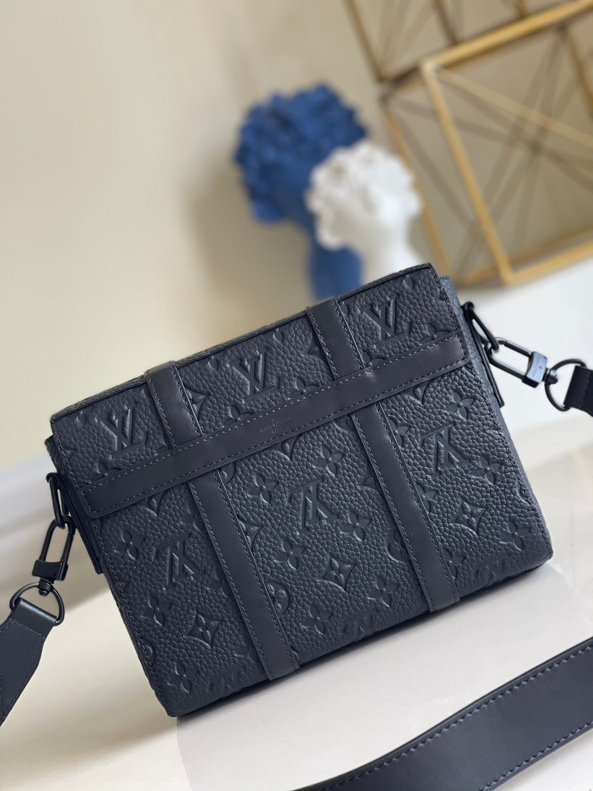 Louis Vuitton M57726 Trunk Messenger 24cm – product image 9