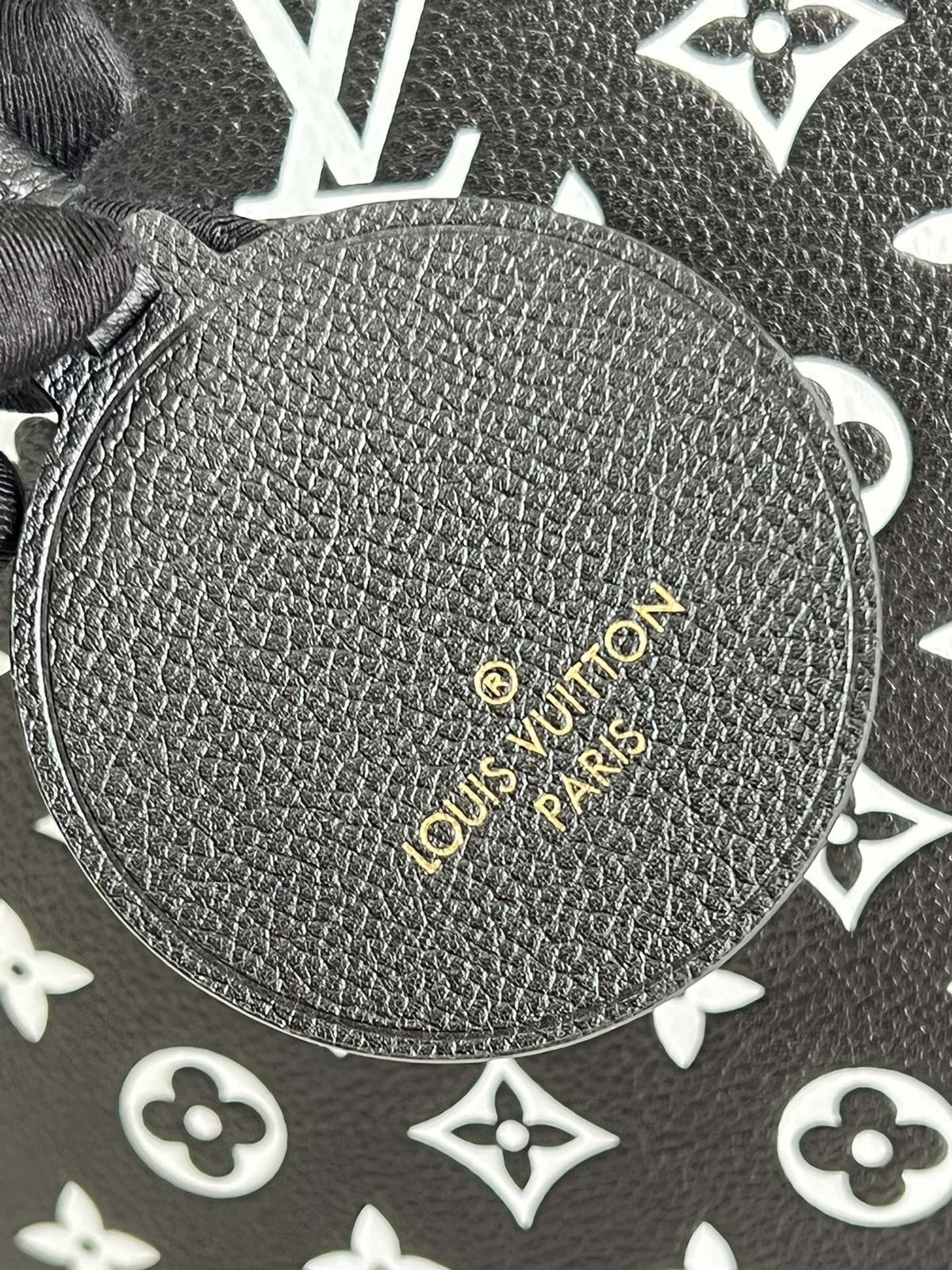 Louis Vuitton Neverfull MM Monogram Empreinte Black / White For Women, Women’s Handbags, Tote Bags 31cm LV M46103 – product…