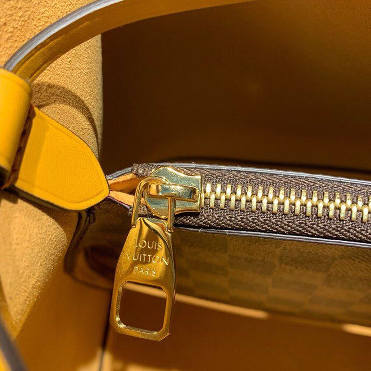 Louis Vuitton Néo Noé BB Bucket Bag 26cm Damier Ebene Canvas Spring/Summer Collection N40213, Safran – product image 10