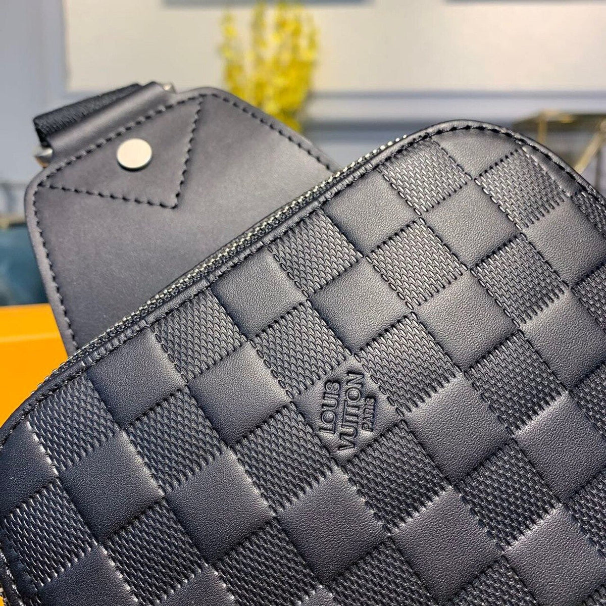 Louis Avenue Sling Bag 32cm Damier Infini Canvas Spring/Summer Collection N41720, Black