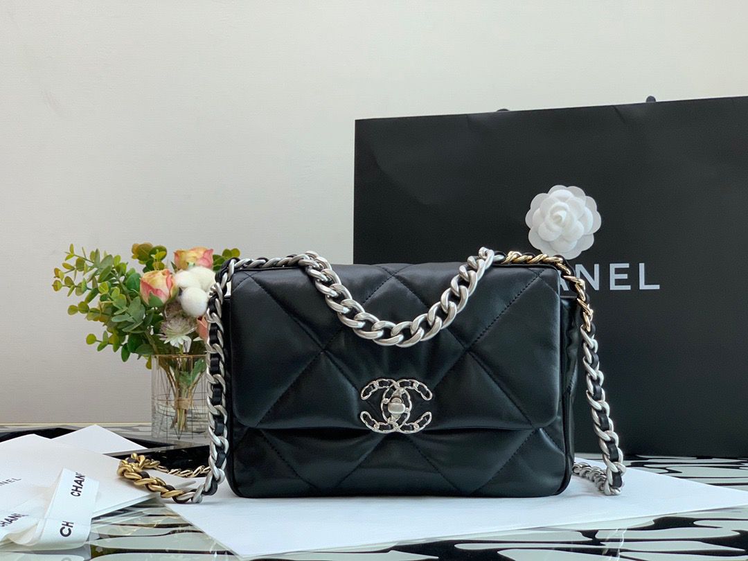 Chanel Flap Bag Classic 26cm Black – product image 9