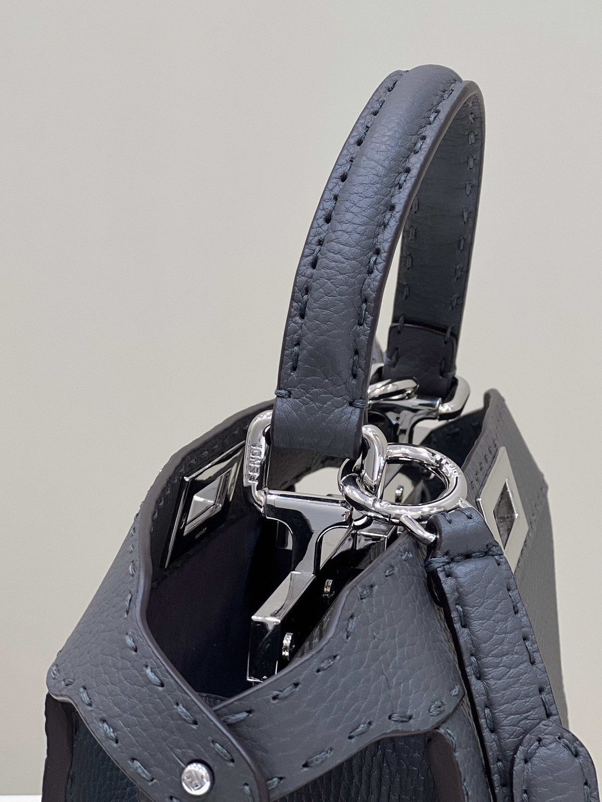 Fendi Peekaboo Iseeu Medium 33cm Black – product image 6