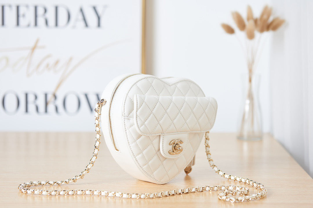 Chanel Mini Heartbag Gold Hardware AS3191 16.5cm White – product image 7