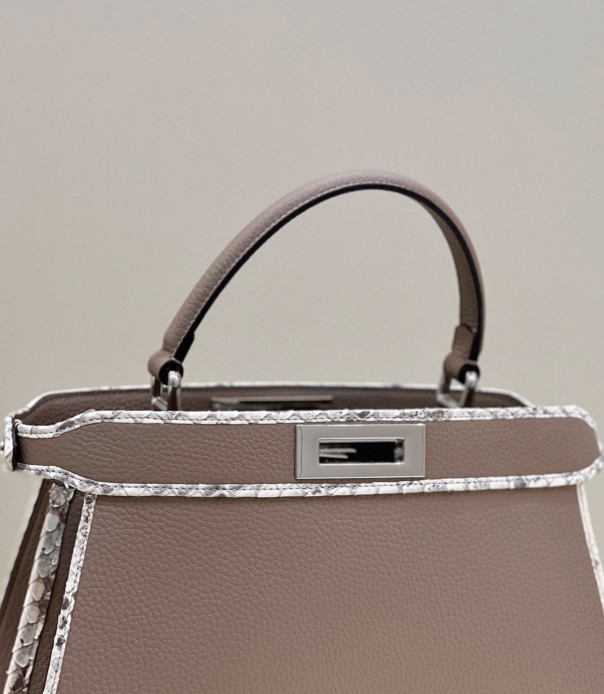 Fendi Peekaboo Iseeu Medium 33cm – product image 8