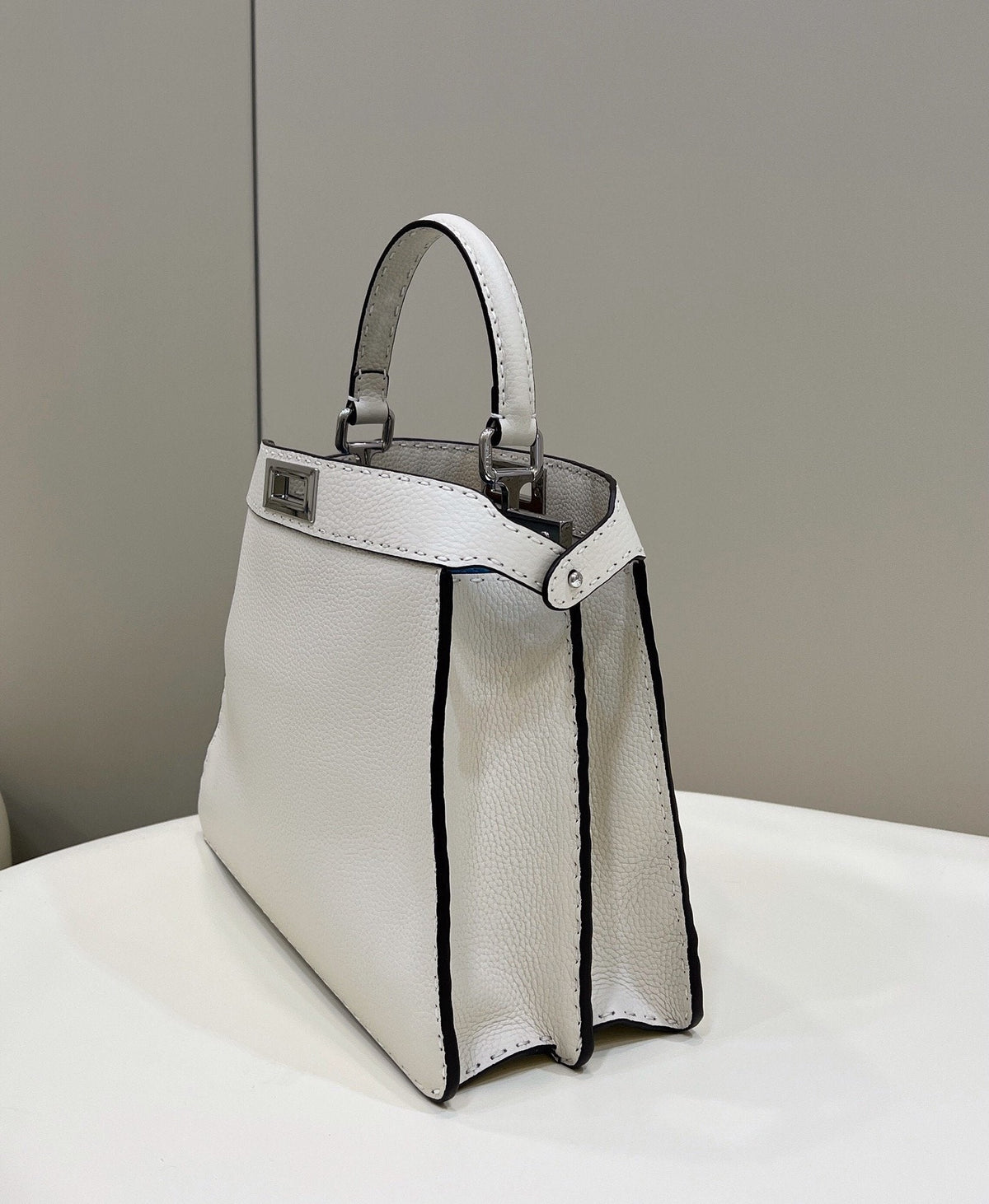 Fendi Peekaboo Iseeu Medium 33cm – product image 7