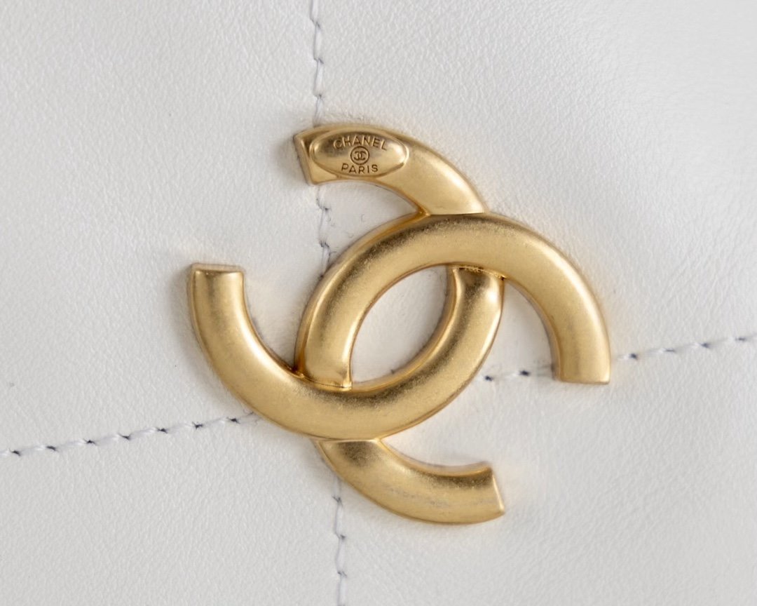 Chanel Hobo Handbag 28cm White – product image 8