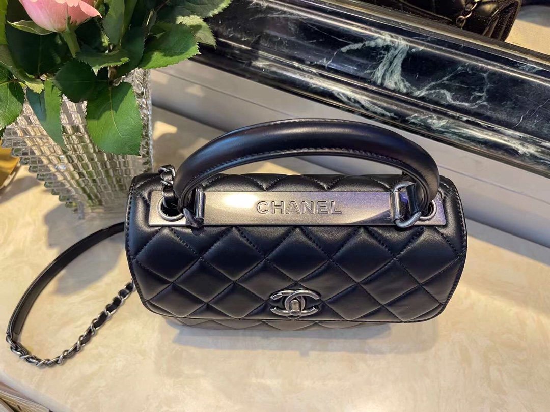 Chanel Classic Flap Bag Medal Hardware 25cm Black – product image 8