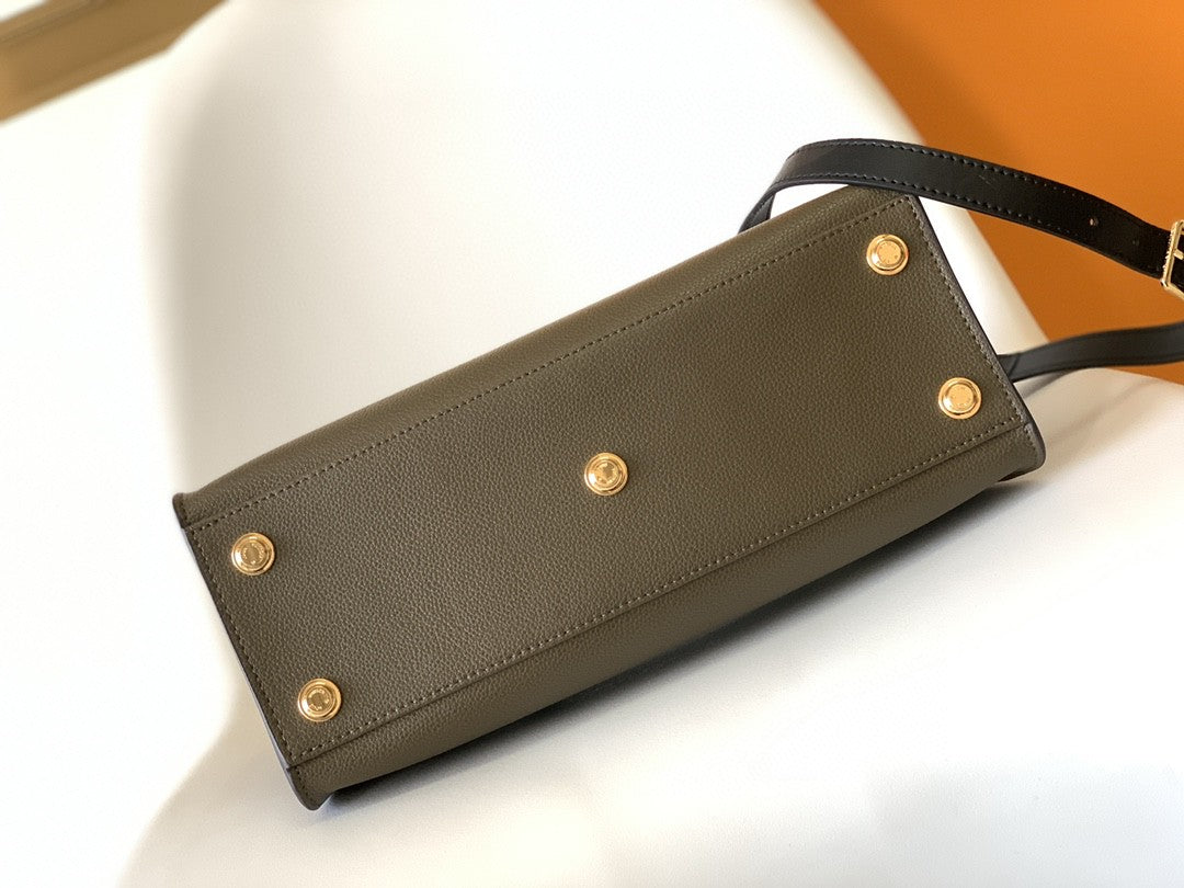 Louis Vuitton M57728 On My Side PM 30cm – product image 9