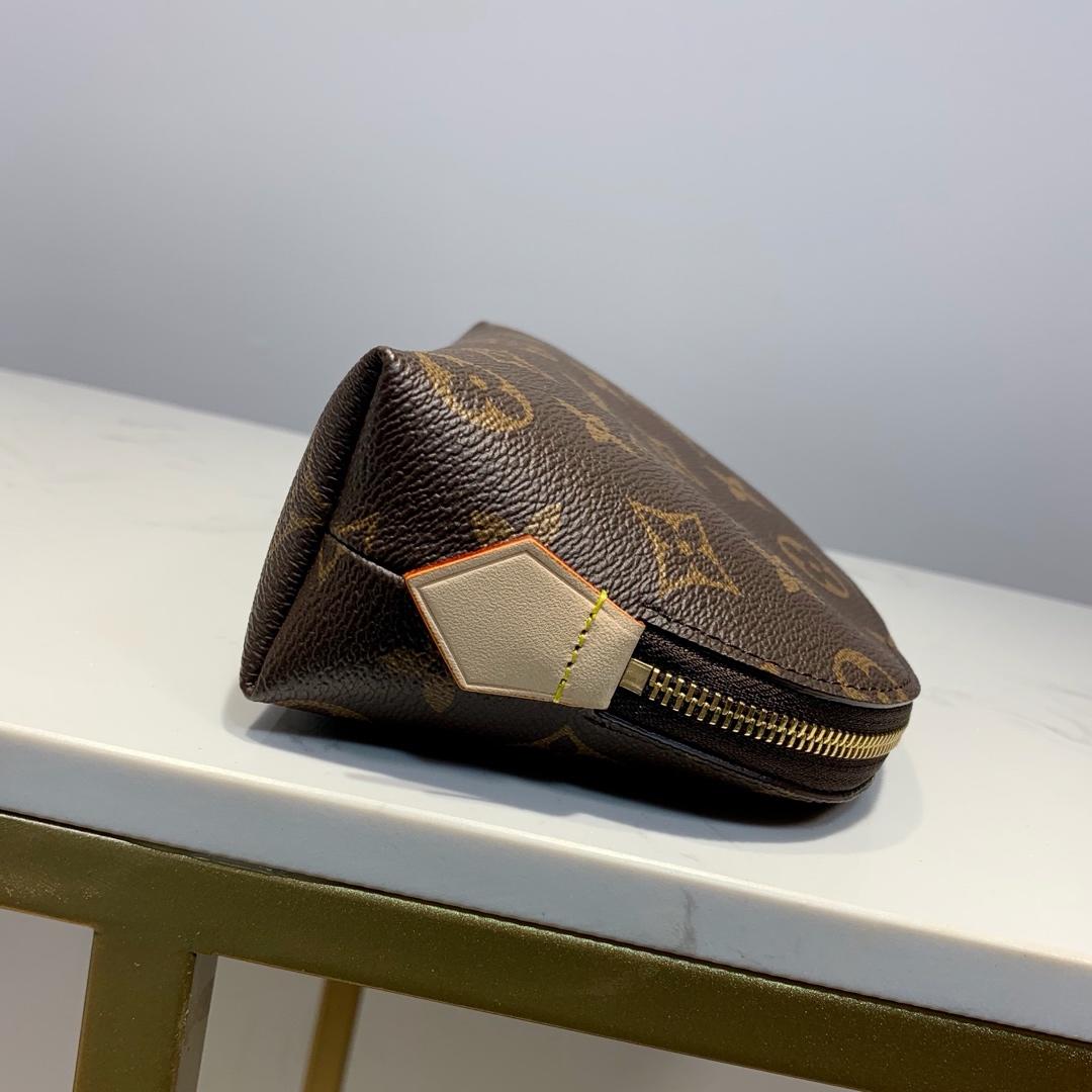 Louis Vuitton Cosmetic Pouch 19cm Brown – product image 9
