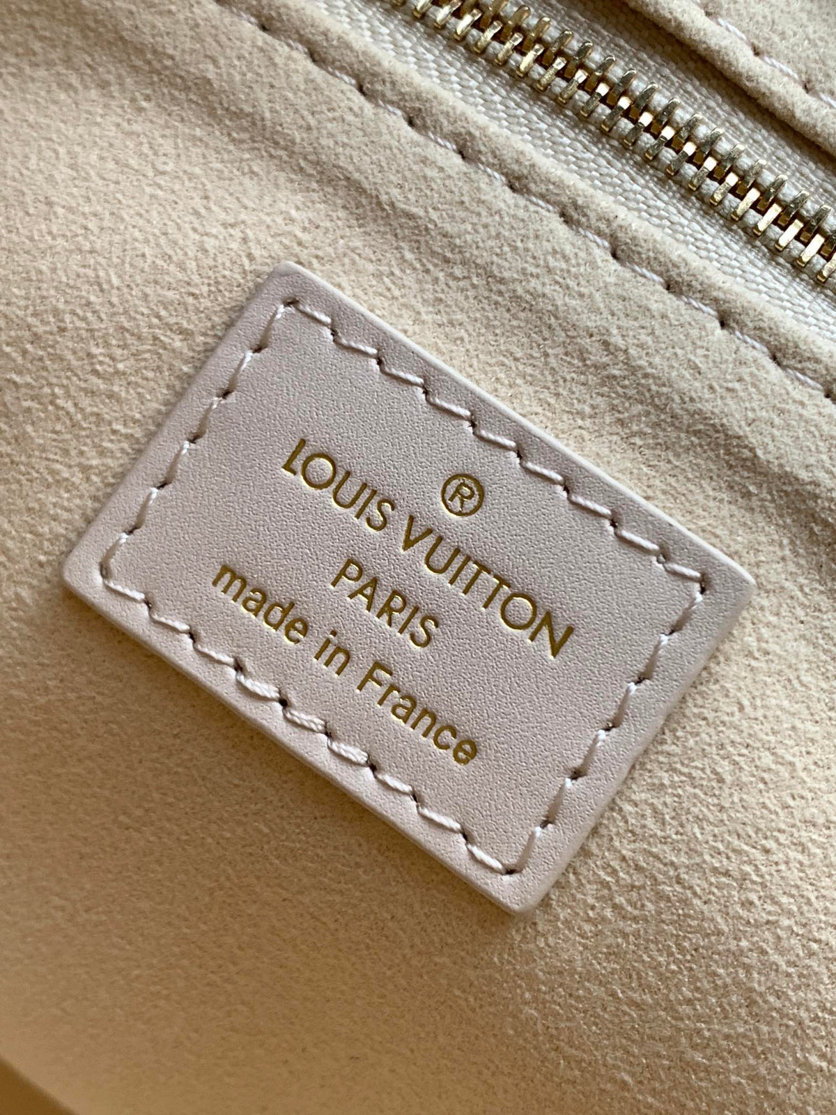 25S Onthego PM Bag 25 in Beige Dream Embossed Textured Calfskin
