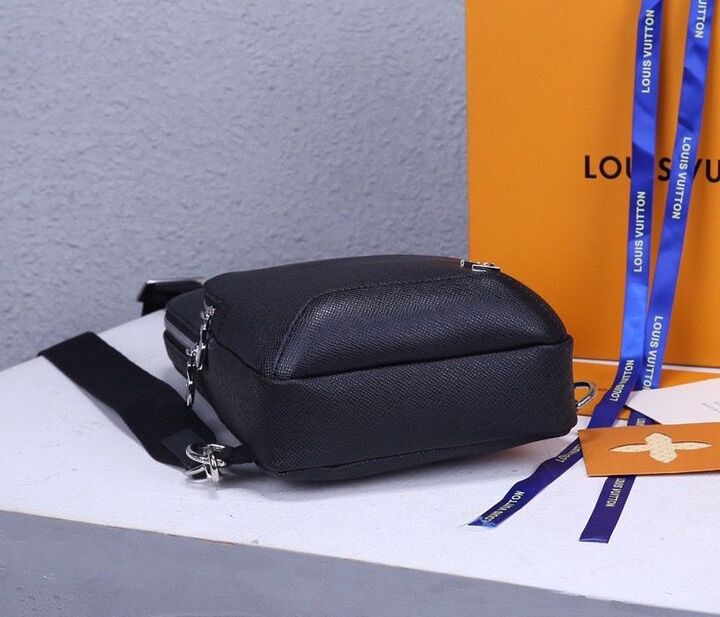 Louis Vuitton Avenue Sling Bag 32cm Taiga Leather Spring/Summer Collection M30443 Black – product image 9
