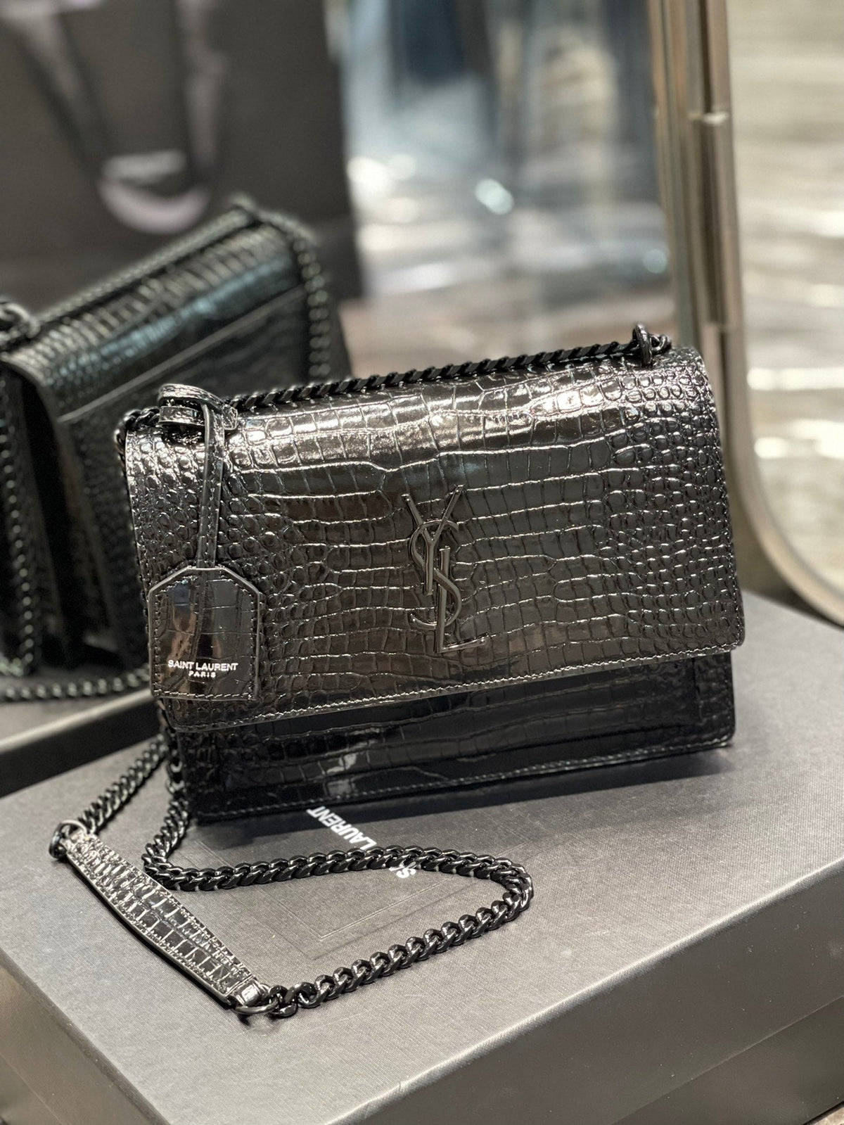Saint Laurent Sunset Medium Chain Bag 22cm – product image 1