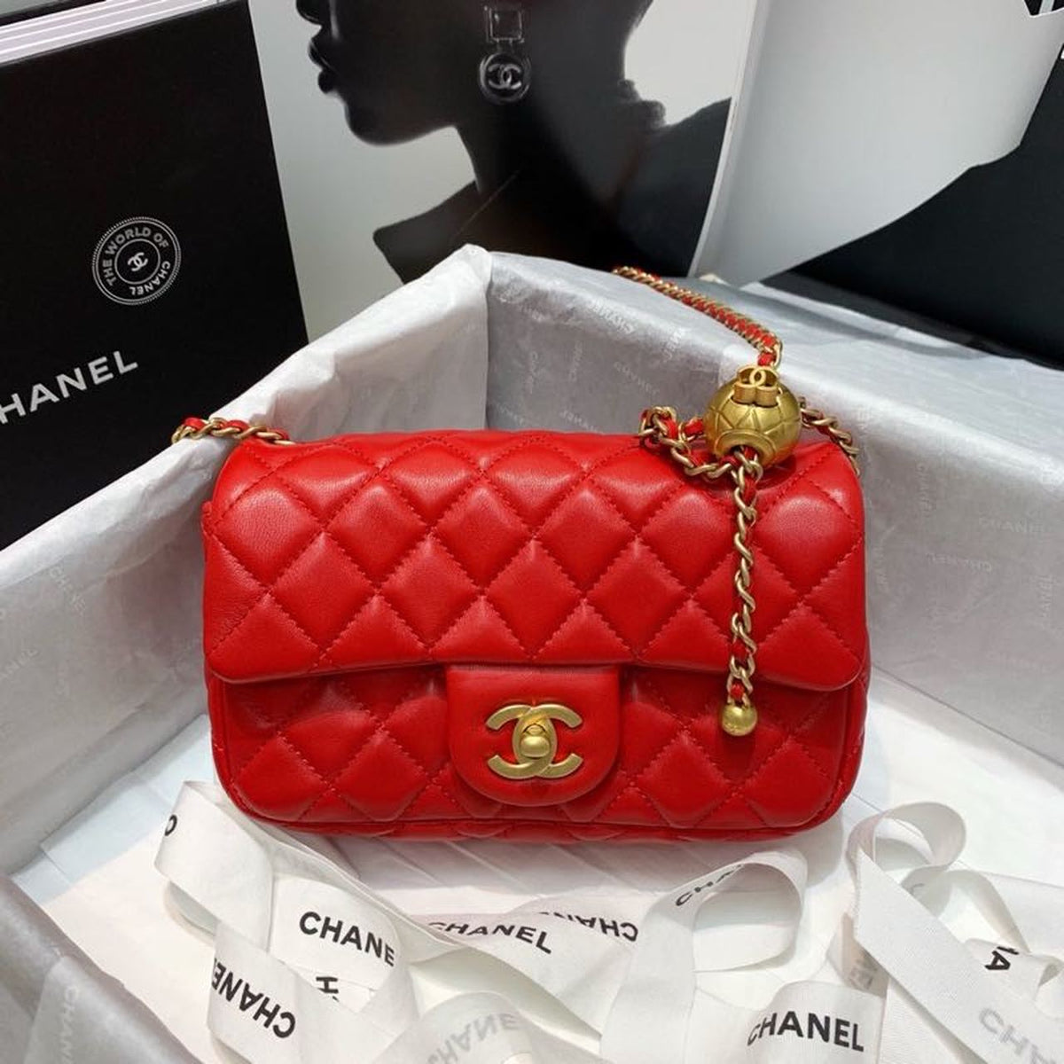 Chanel Classic Flap With Charm Chain With CC Details On Strap Bag 20cm Gold Hardware Lambskin Leather Spring/Summer…