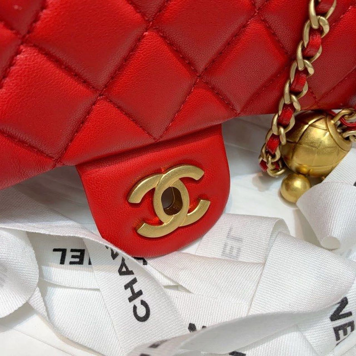 Chanel Classic Flap With Charm Chain With CC Details On Strap Bag 20cm Gold Hardware Lambskin Leather Spring/Summer…