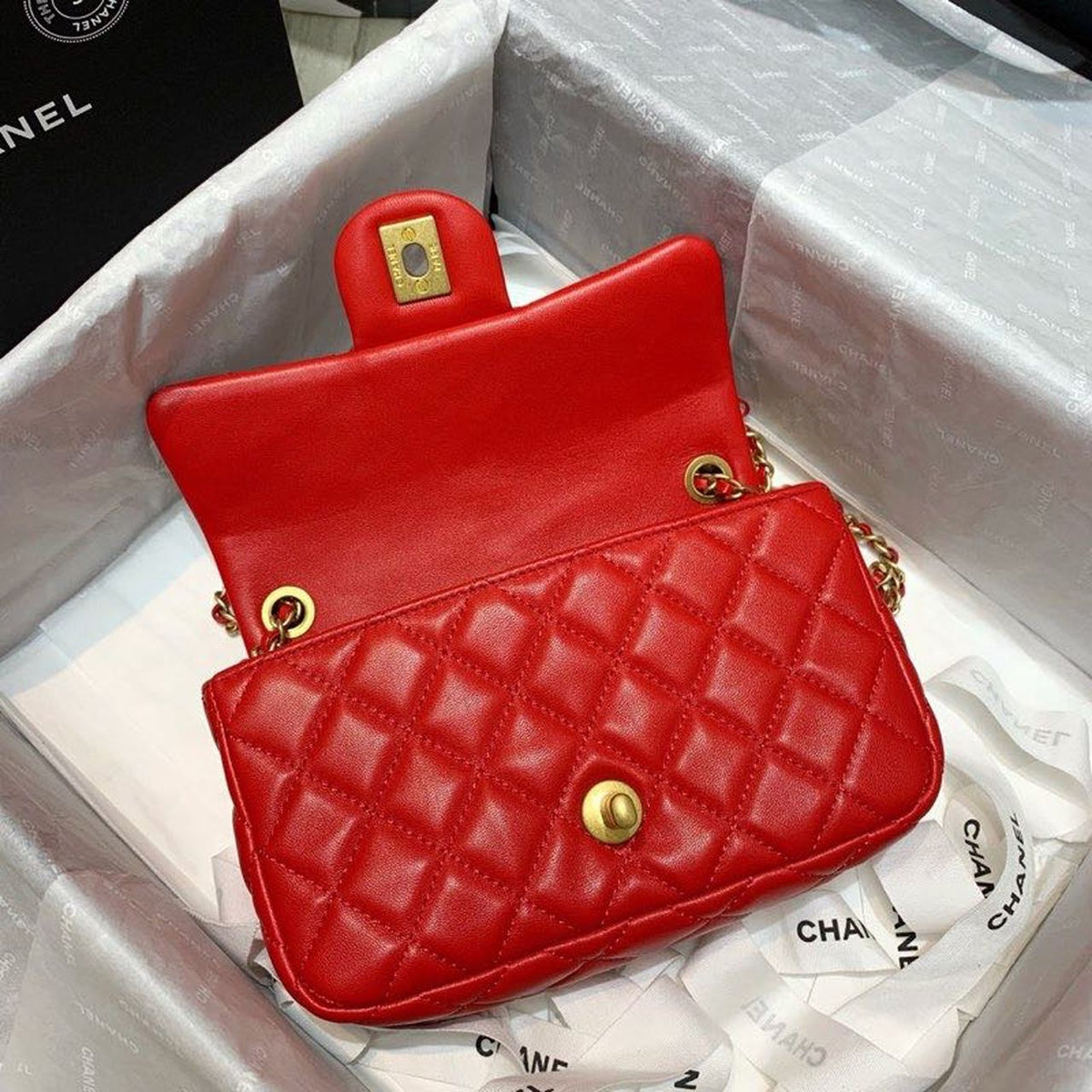 Chanel Classic Flap With Charm Chain With CC Details On Strap Bag 20cm Gold Hardware Lambskin Leather Spring/Summer…