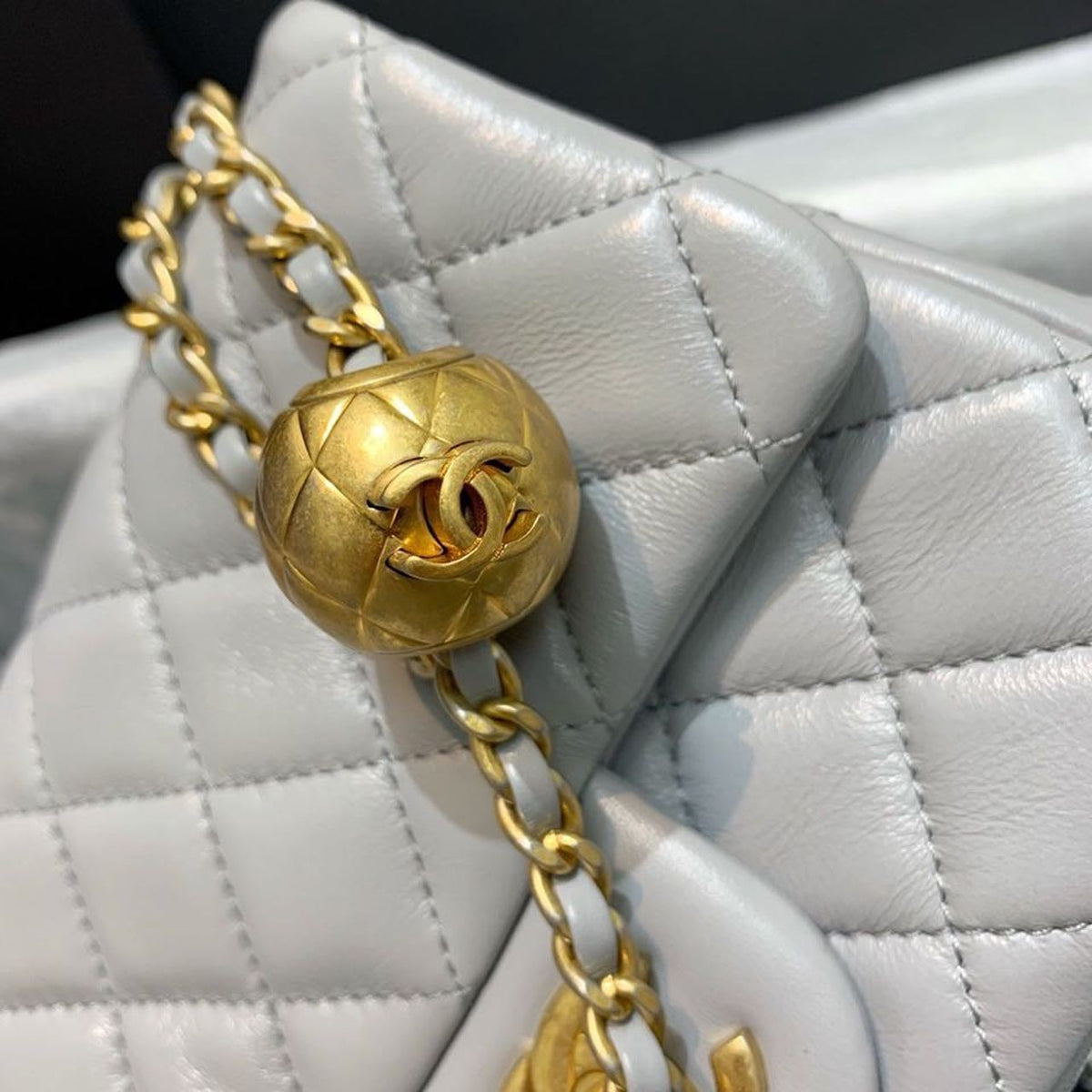 Chanel Classic Flap With Charm Chain With CC Details On Strap Bag 18cm Gold Hardware Lambskin Leather Spring/Summer…