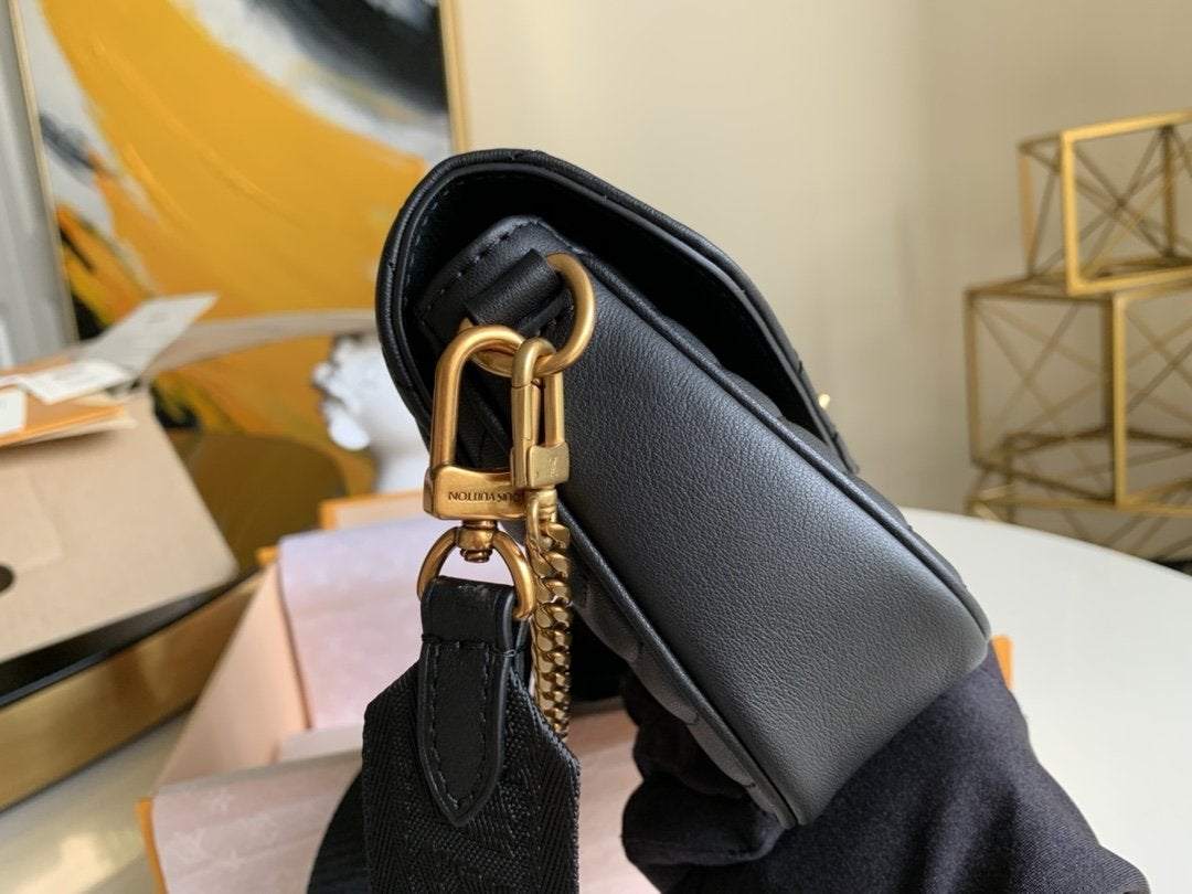 Multi-pochette Black Calfkin 19CM Cross Body Bag