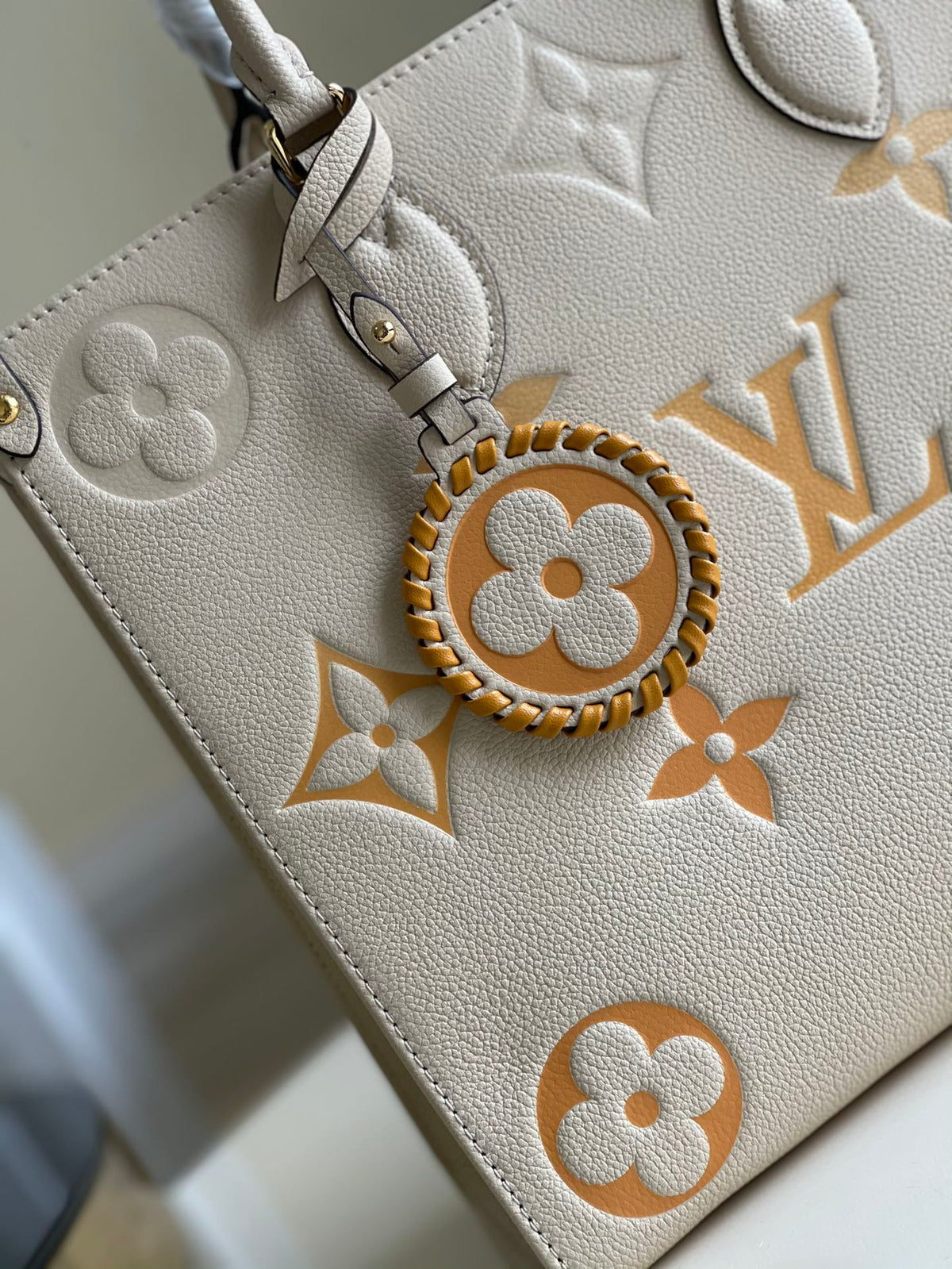 LV Onthego MM 35 Cream Cowhide-leather Trim