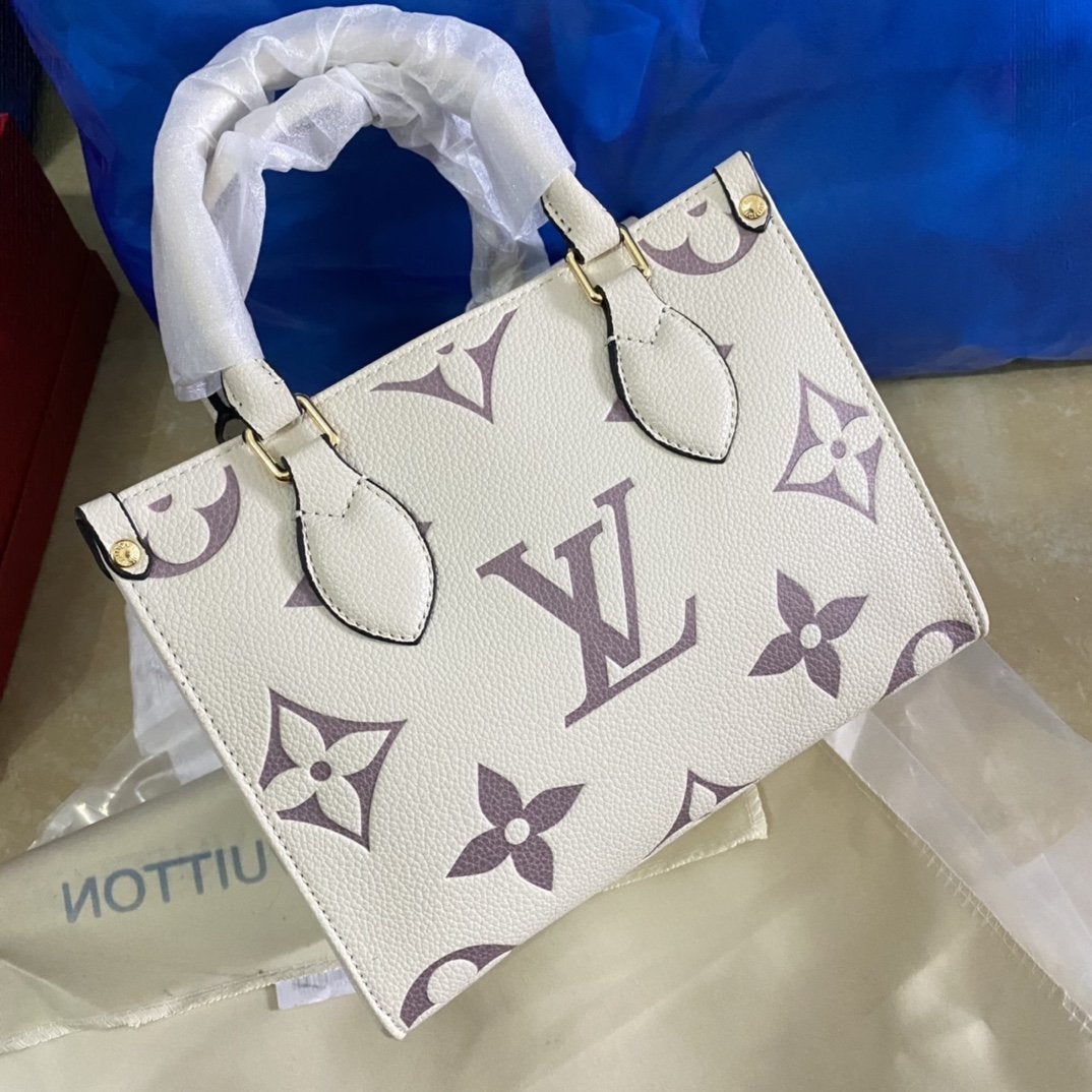 Onthego PM 25 Cream Embossed Grained Cowhide Leather