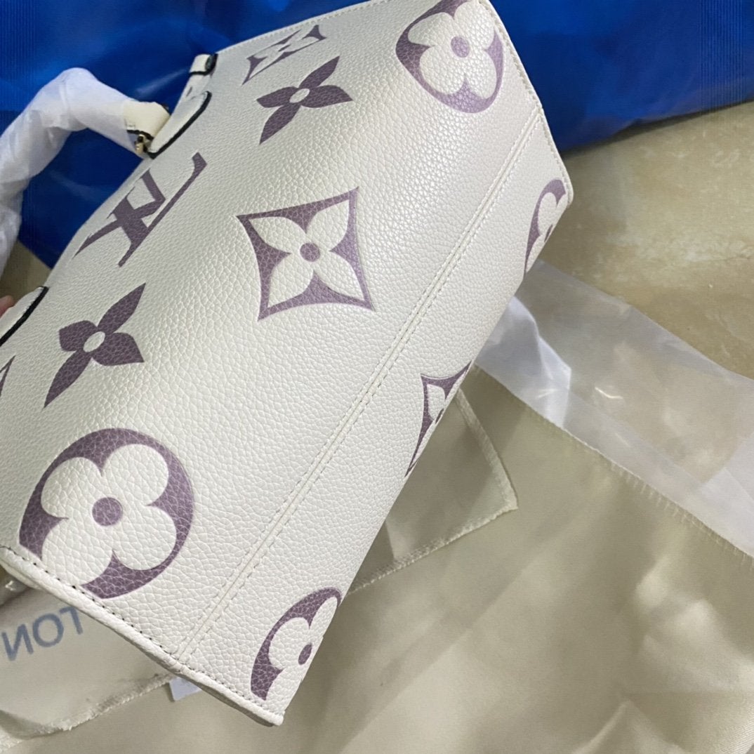 Onthego PM 25 Cream Embossed Grained Cowhide Leather