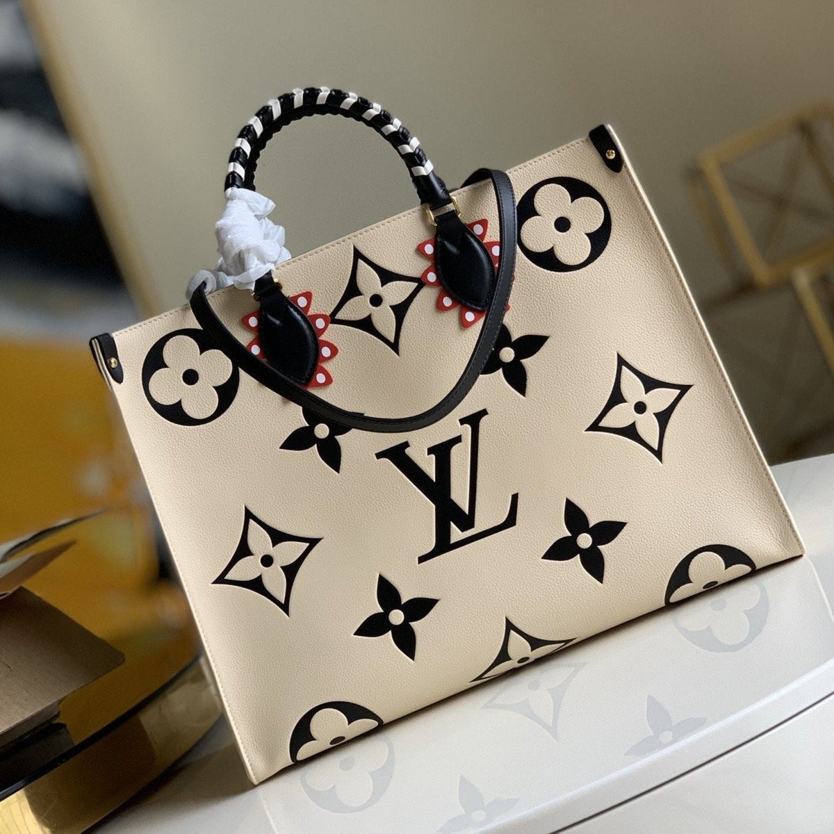 Crafty Onthego GM 41 Creme Black Monogram Giant Canvas
