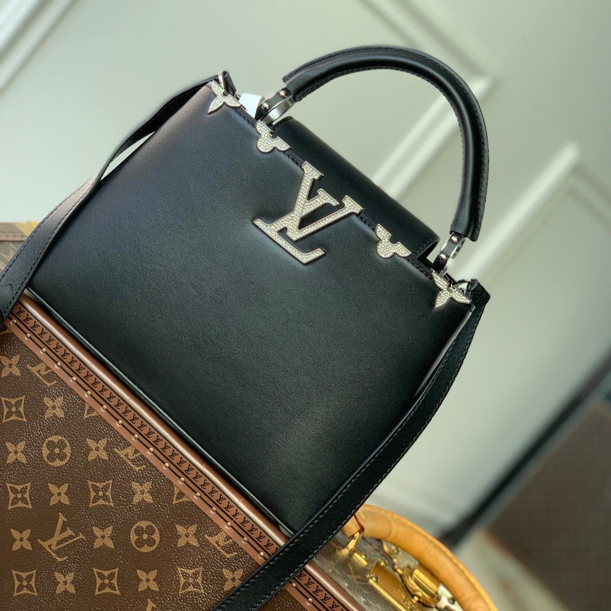 Capucines BB 27 Black Taurillon Silver Hardware
