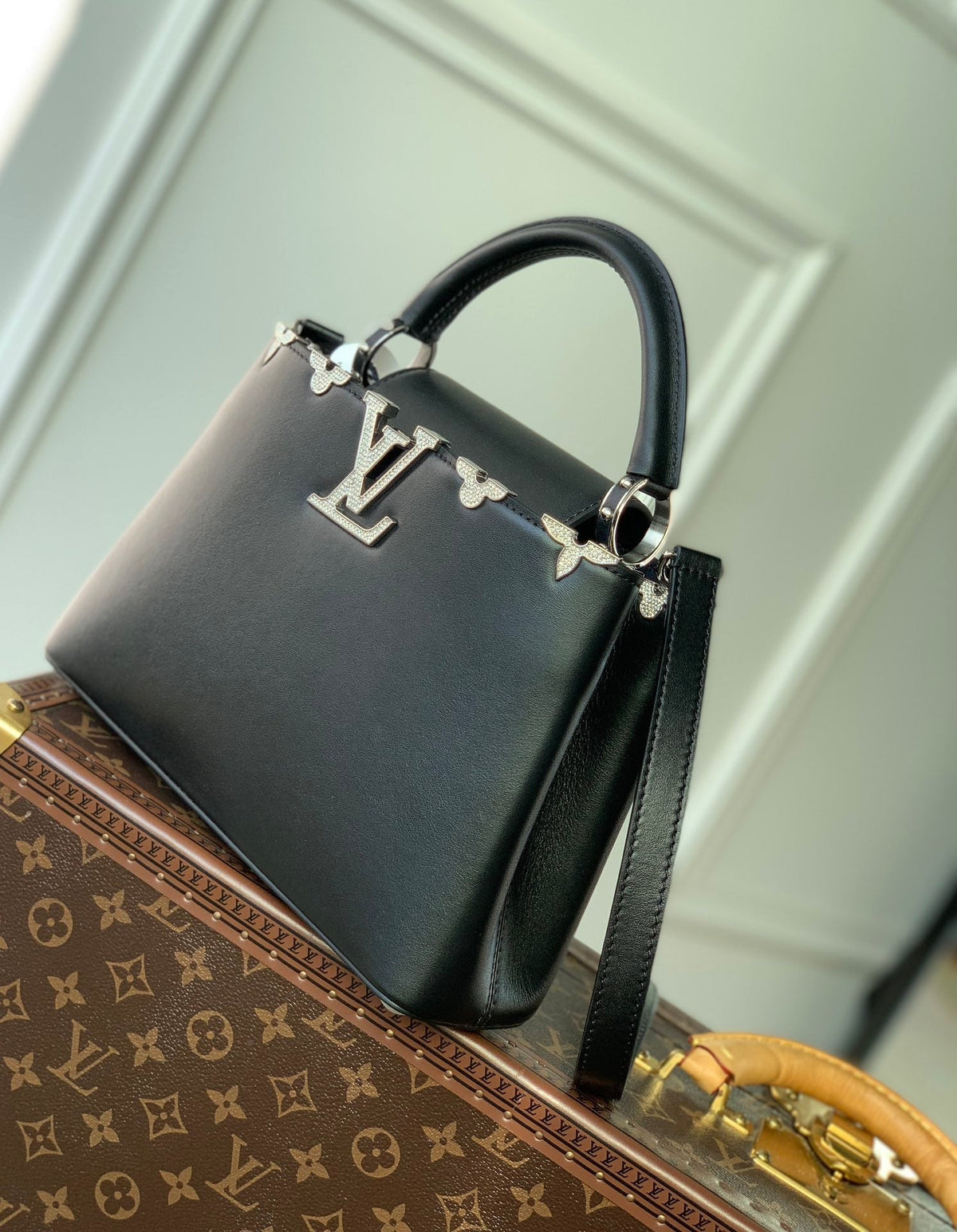 Capucines BB 27 Black Taurillon Silver Hardware