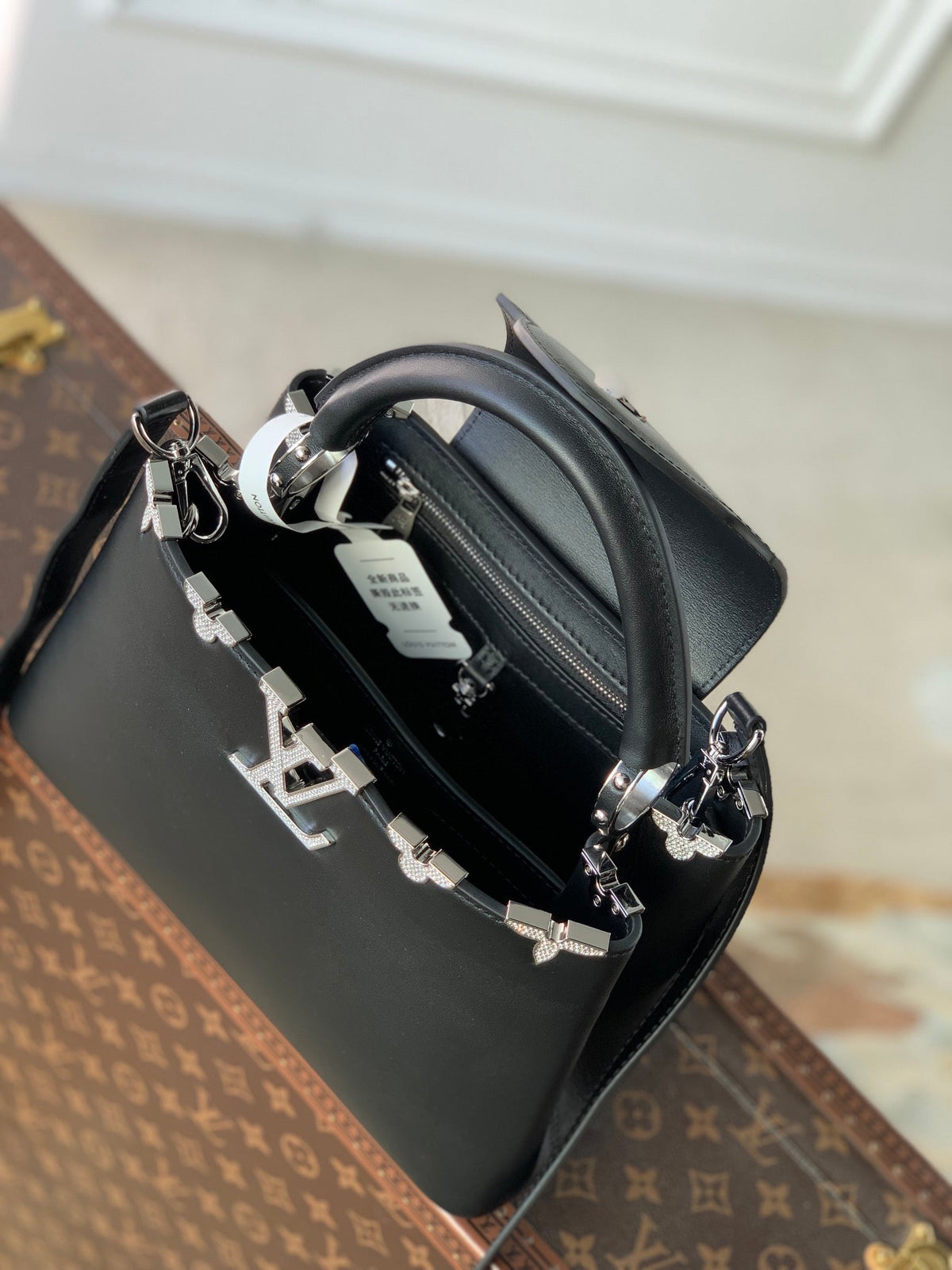 Capucines BB 27 Black Taurillon Silver Hardware