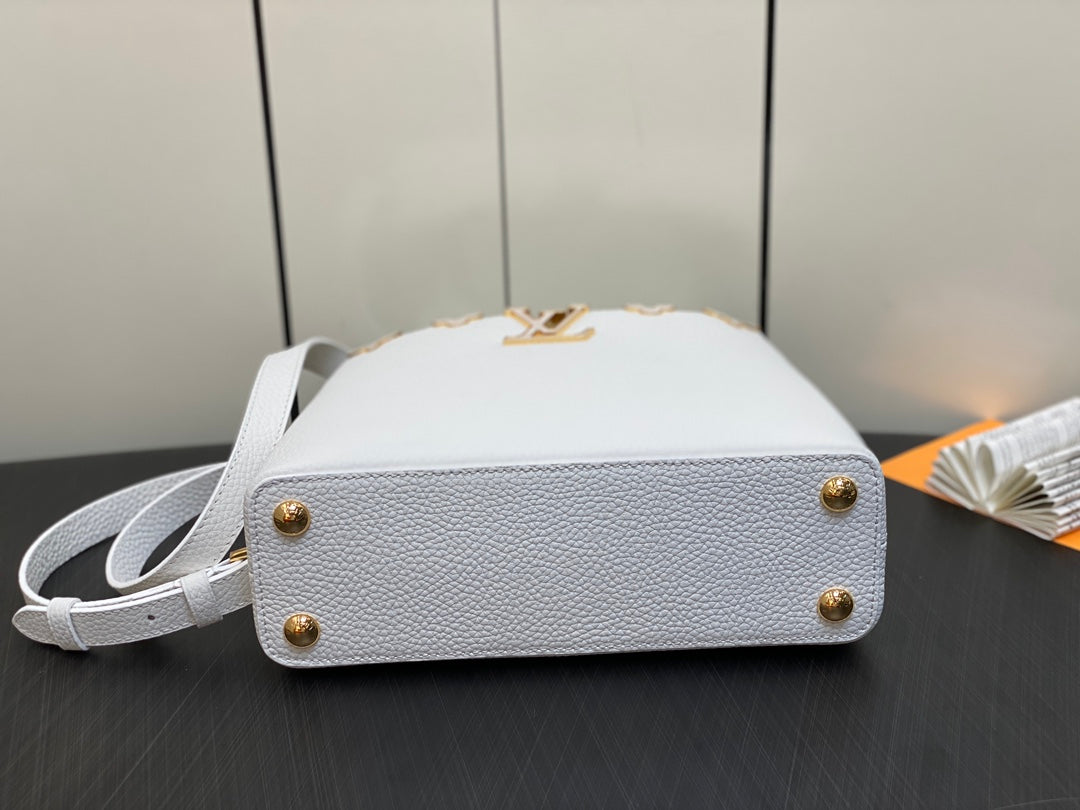 Capucines BB 27 White Taurillon Gold Hardware