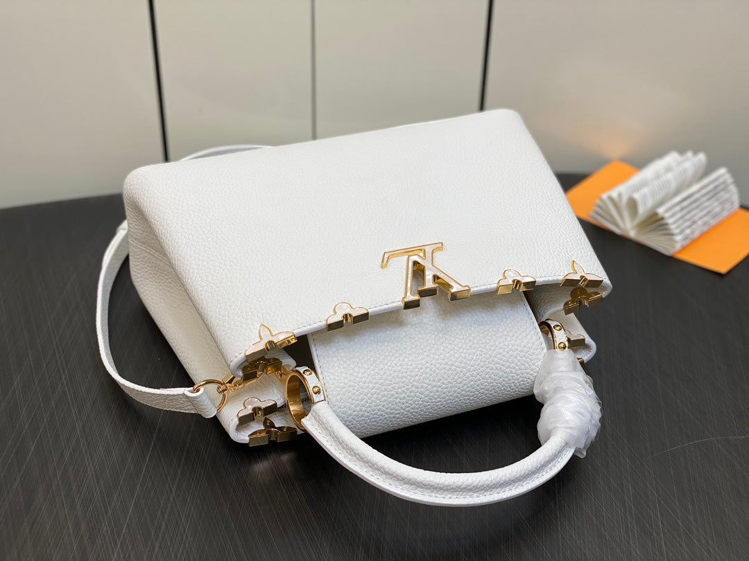 Capucines MM 31 White Taurillon Gold Hardware