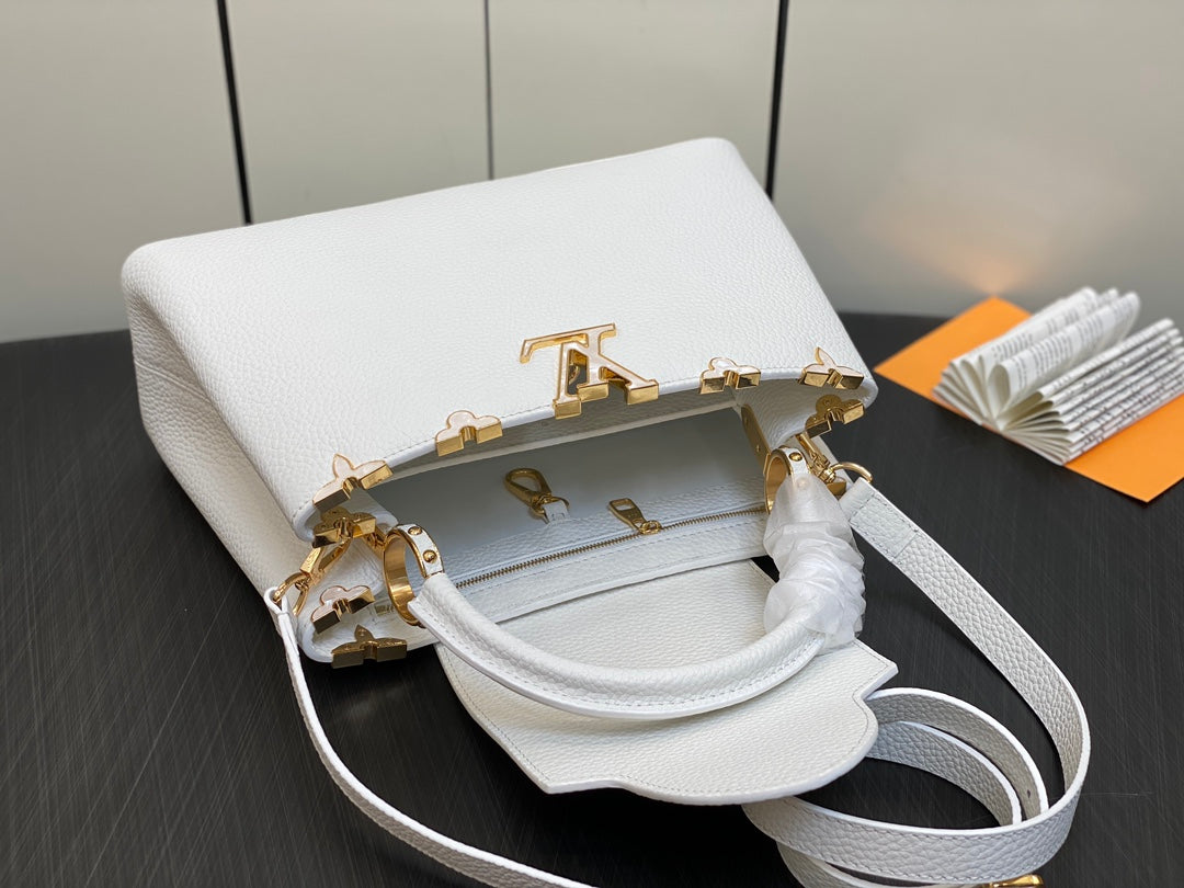 Capucines MM 31 White Taurillon Gold Hardware