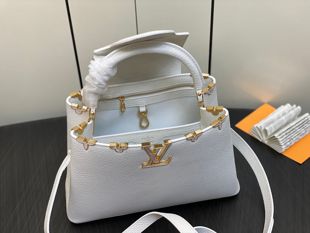 Capucines MM 31 White Taurillon Gold Hardware