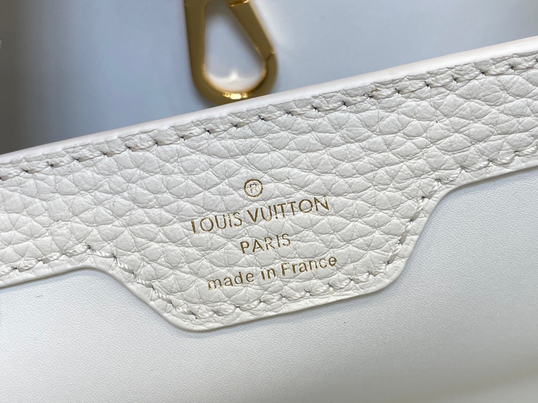 Capucines MM 31 White Taurillon Gold Hardware