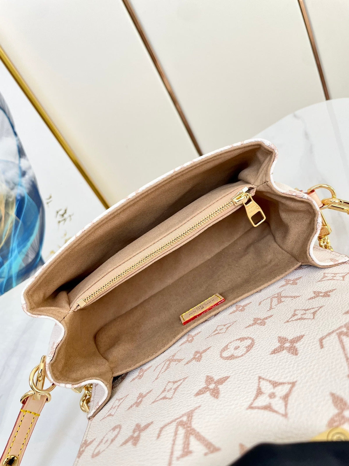 Pochette Metis 21.5 White Brown Monogram Canvas