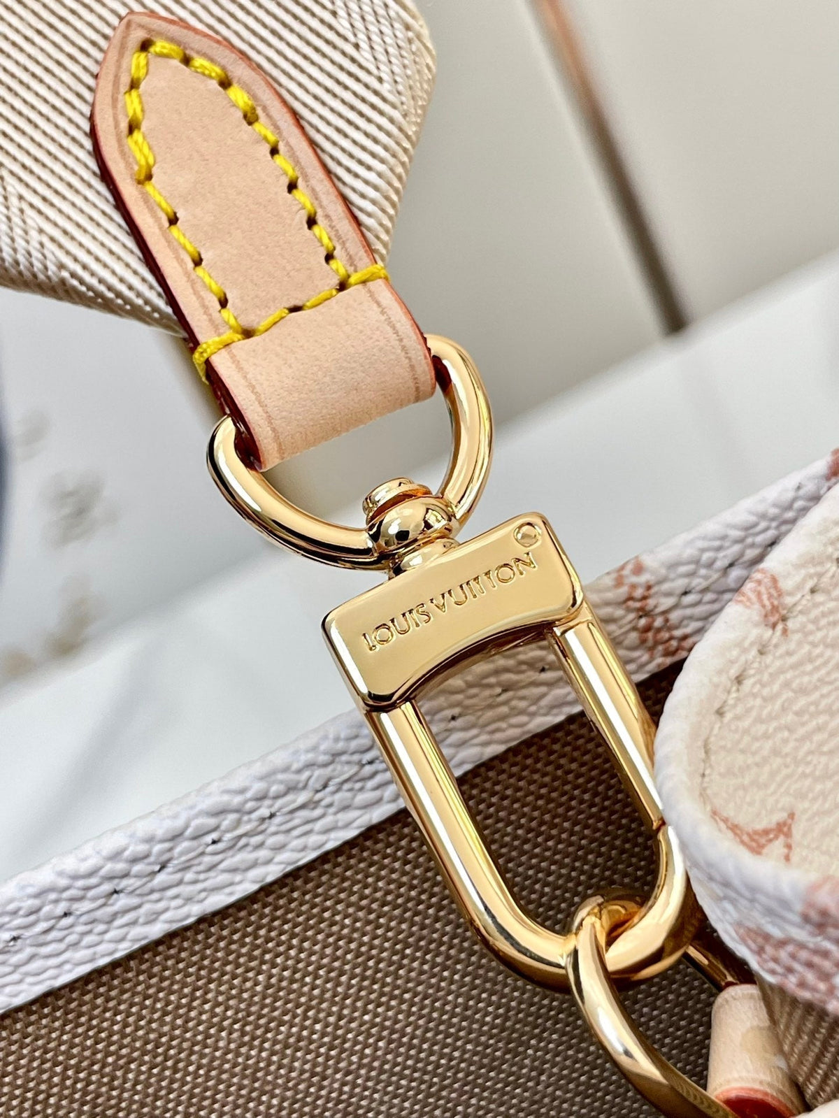 Onthego 25 White Brown Monogram Canvas