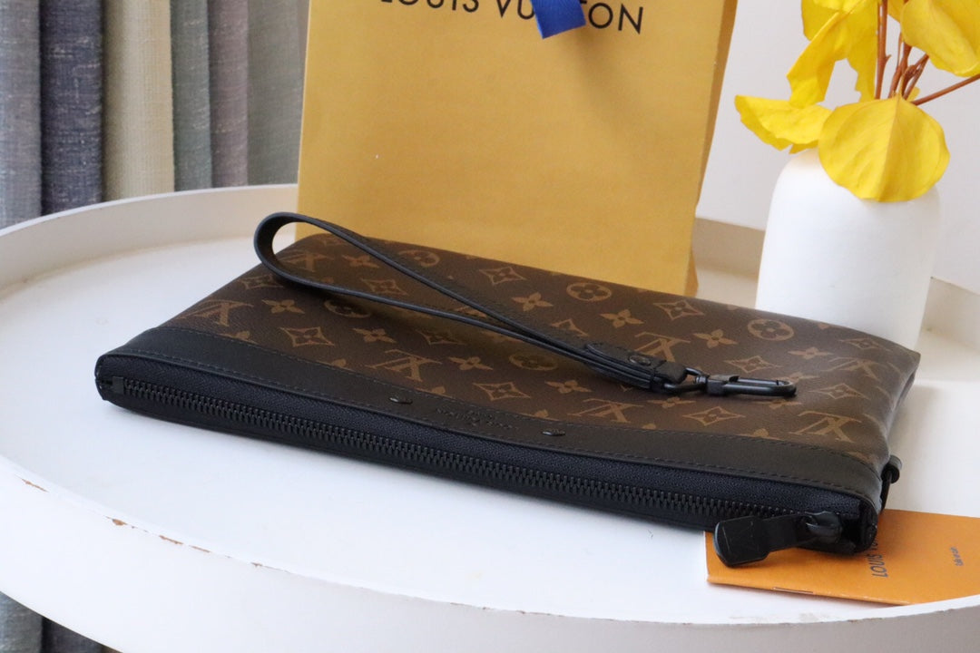 Pochette to Go 30 Monogram Canvas