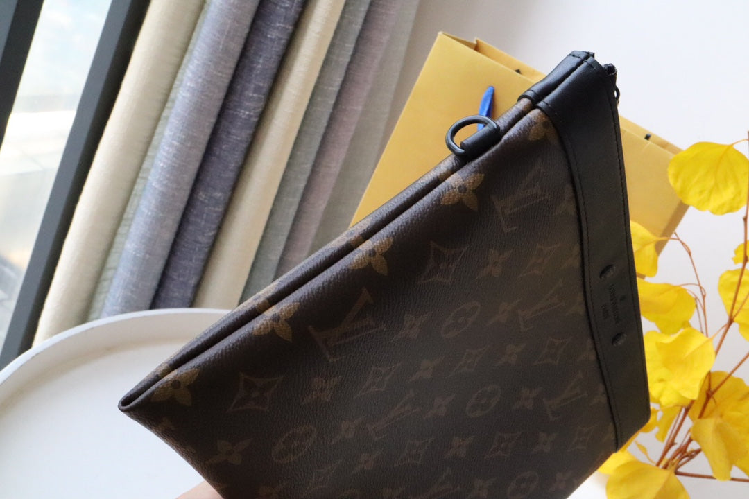 Pochette to Go 30 Monogram Canvas