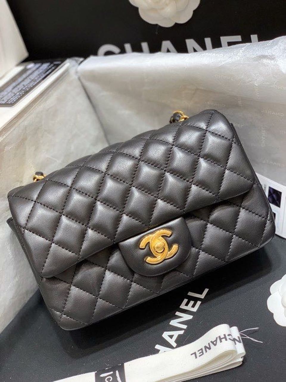 Chanel Classic Flap Bag 20cm Gold Hardware Lambskin Leather Spring/Summer Collection Black – product image 4