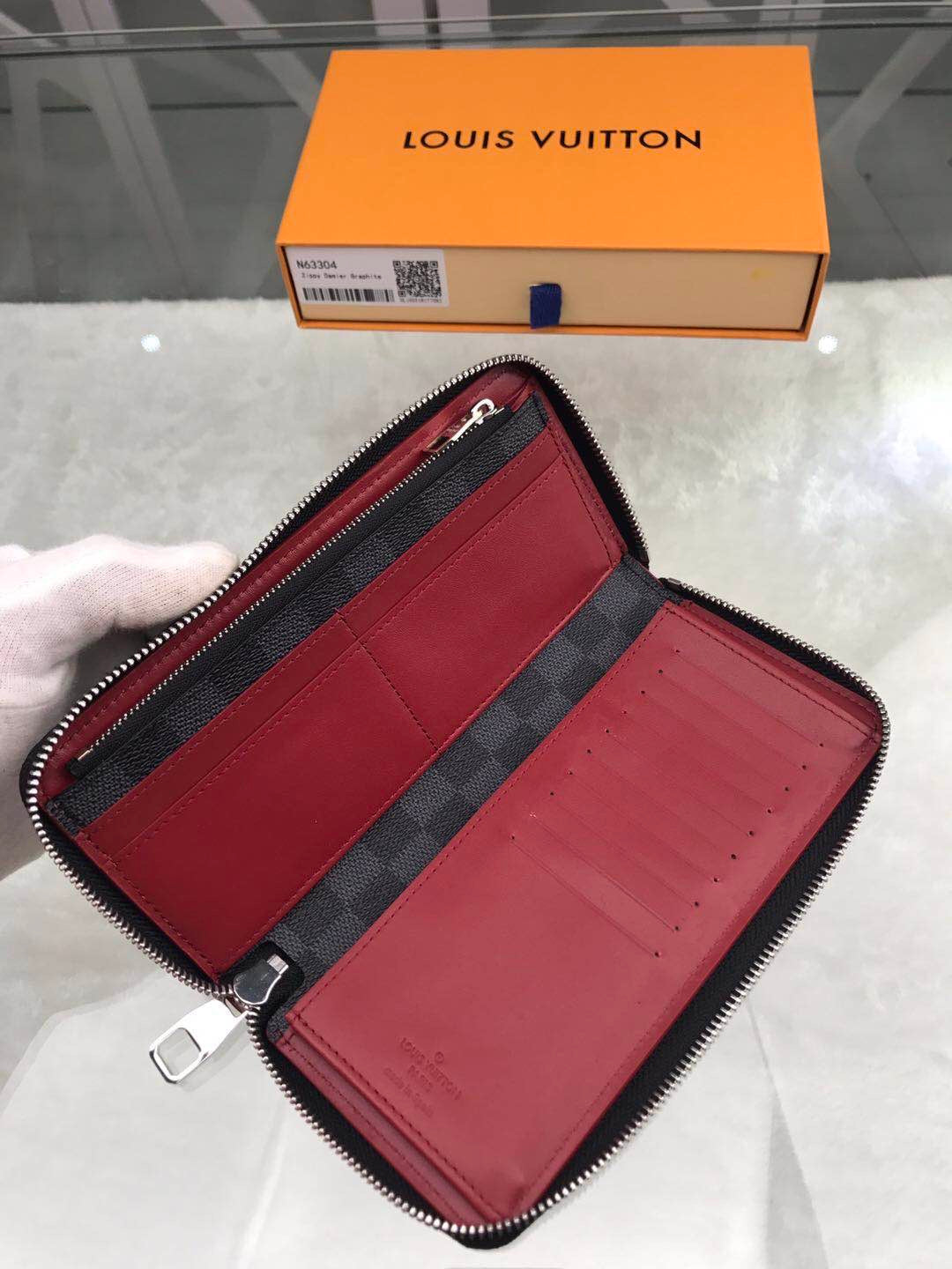 Louis Vuitton Zippy Vertical Wallet 20cm – product image 8