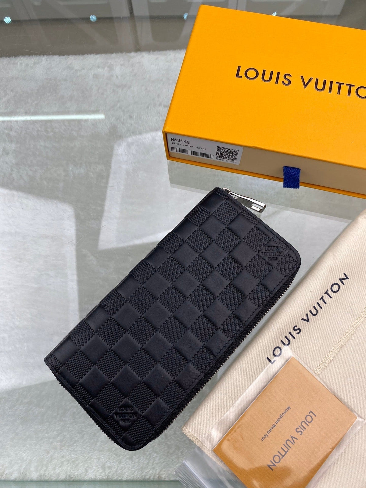 Louis Vuitton Zippy Vertical Wallet 20cm – product image 8