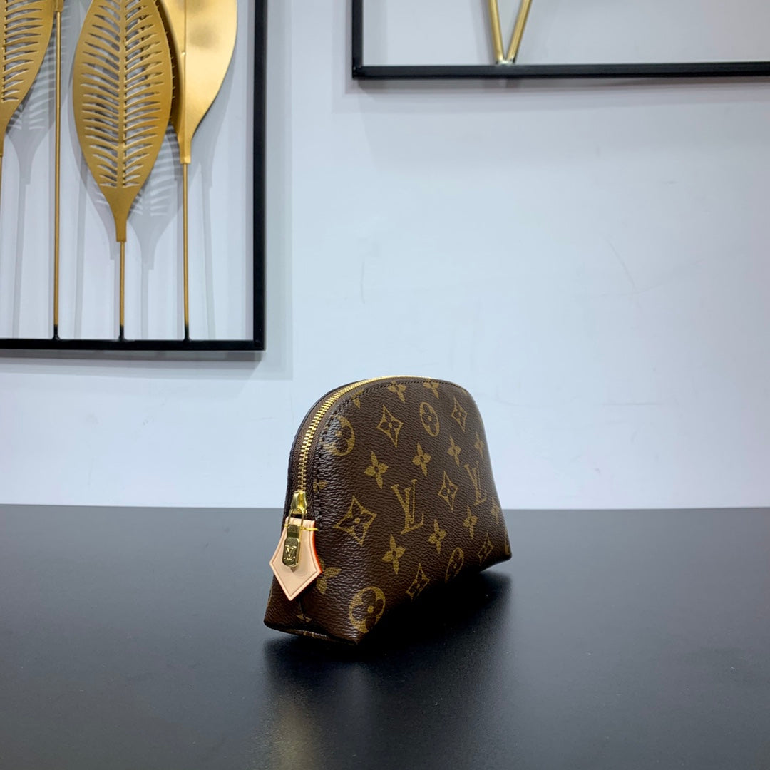 Pochette Cosmétique PM 19 in Brown Monogram Canvas