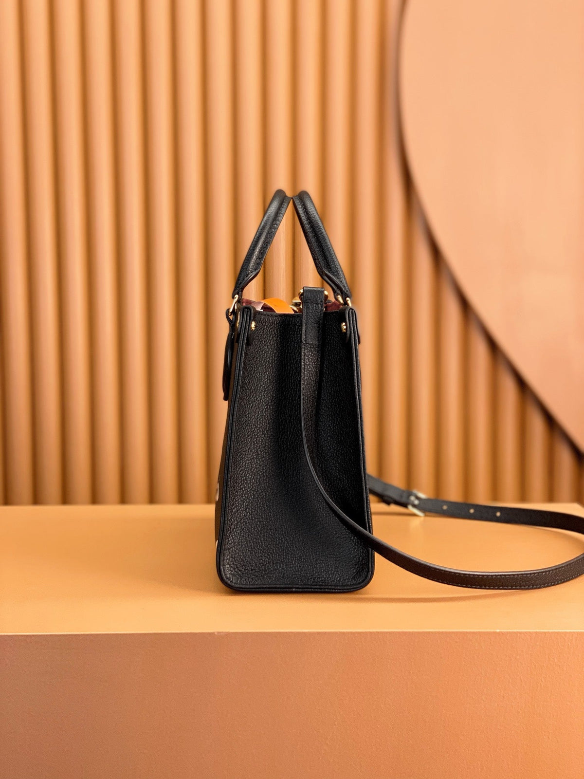 Onthego Tote 25 in Black and Cream Monogram Empreinte